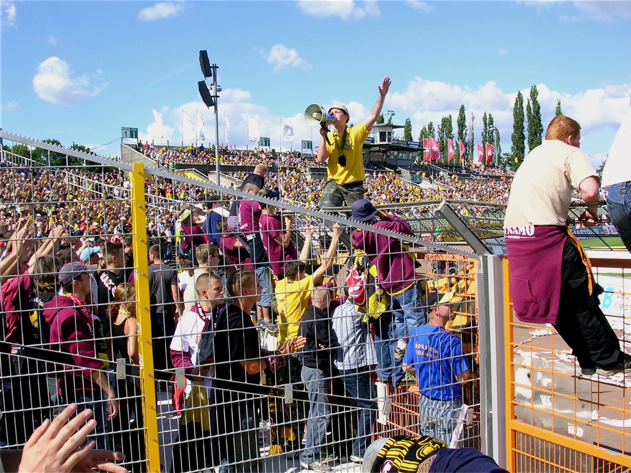 carnival, fans, 1080P, crowd, dresden, football, megaphone, festival, lifestyles, enjoyment, man, spectator, nature, blue, fence, event, men, holding, HD Wallpaper