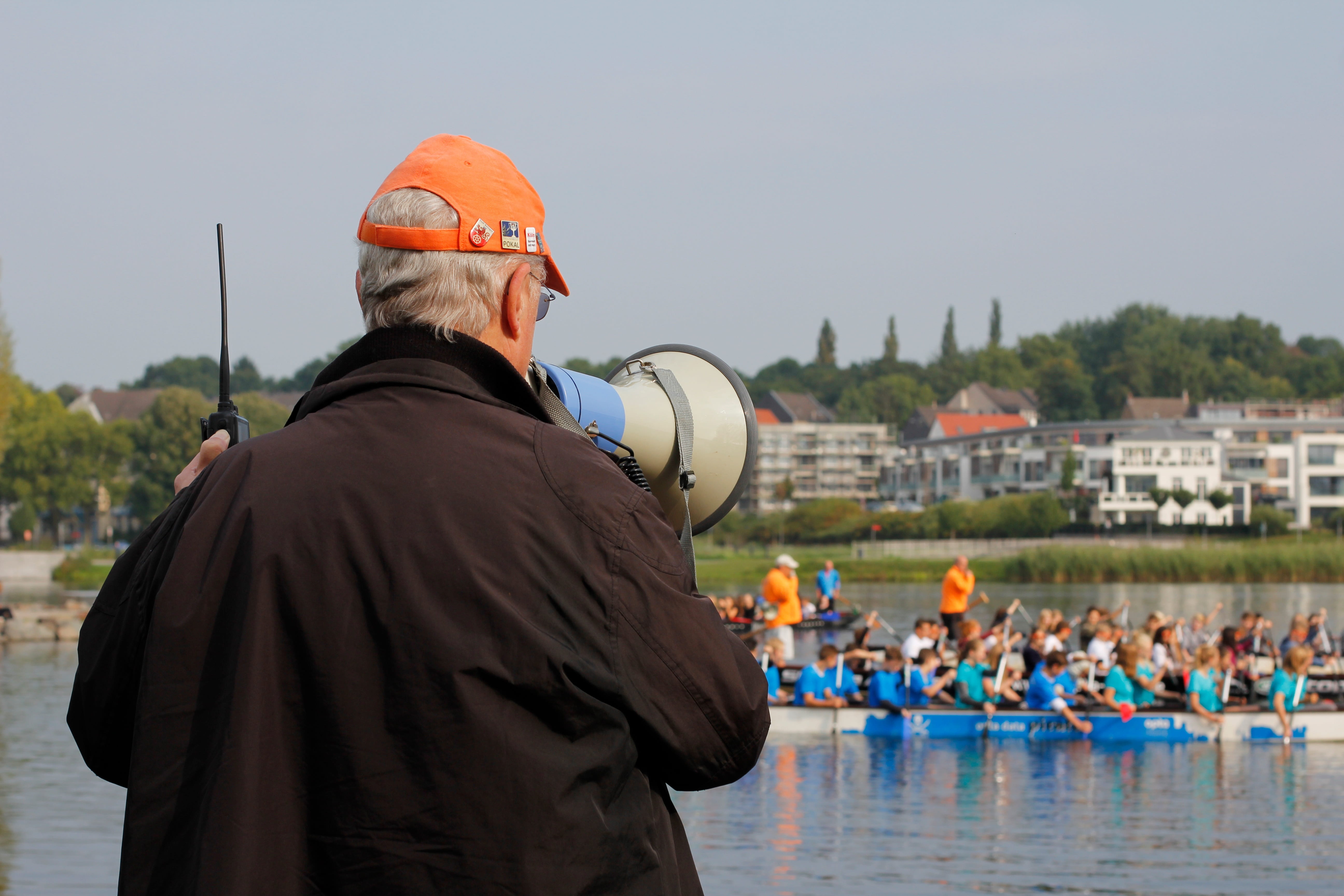 architecture, referee, day, dragon boat, building exterior, men, sport, built structure, waist up, youth, sky, 5K, water, water sports, people, speakers, HD Wallpaper