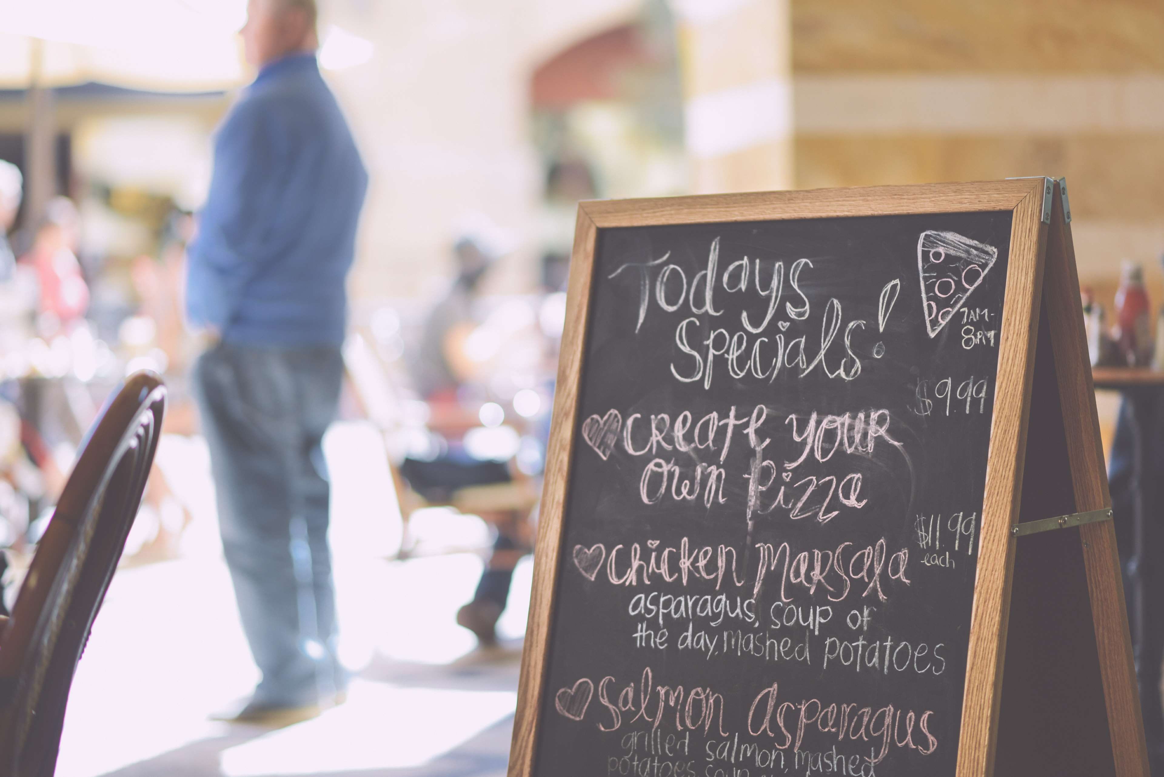 incidental people, day, menu board, people, western script, board, focus on foreground, restaurant, chalk - art equipment, food and drink, business, communication, HD Wallpaper