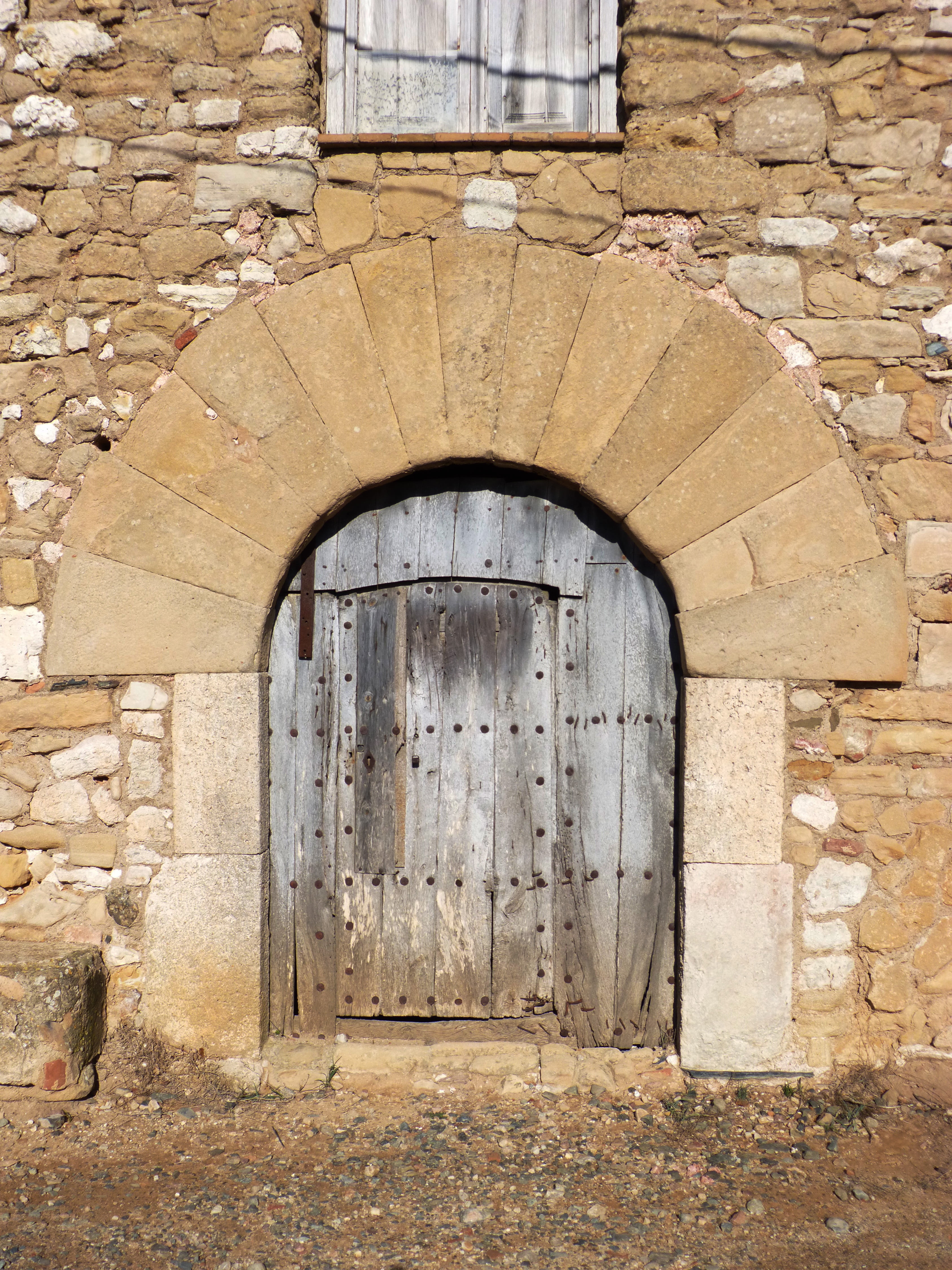 door, wall, no people, farmhouse, stone wall, brick, arch, the past, day, 4K, ruined, segments, building, medieval, weathered, nature, built structure, Phone HD Wallpaper