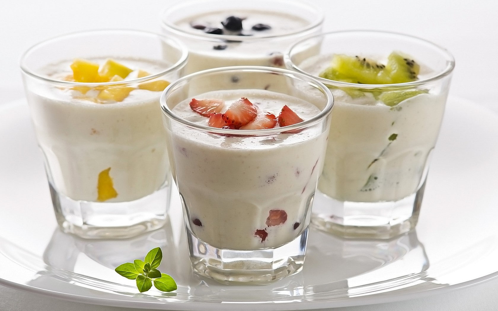 drinking glass, sweet, herb, garnish, dairy product, mint leaf - culinary, drink, freshness, no people, Glasses, healthy eating, Kiwi, yogurt, temptation, HD Wallpaper
