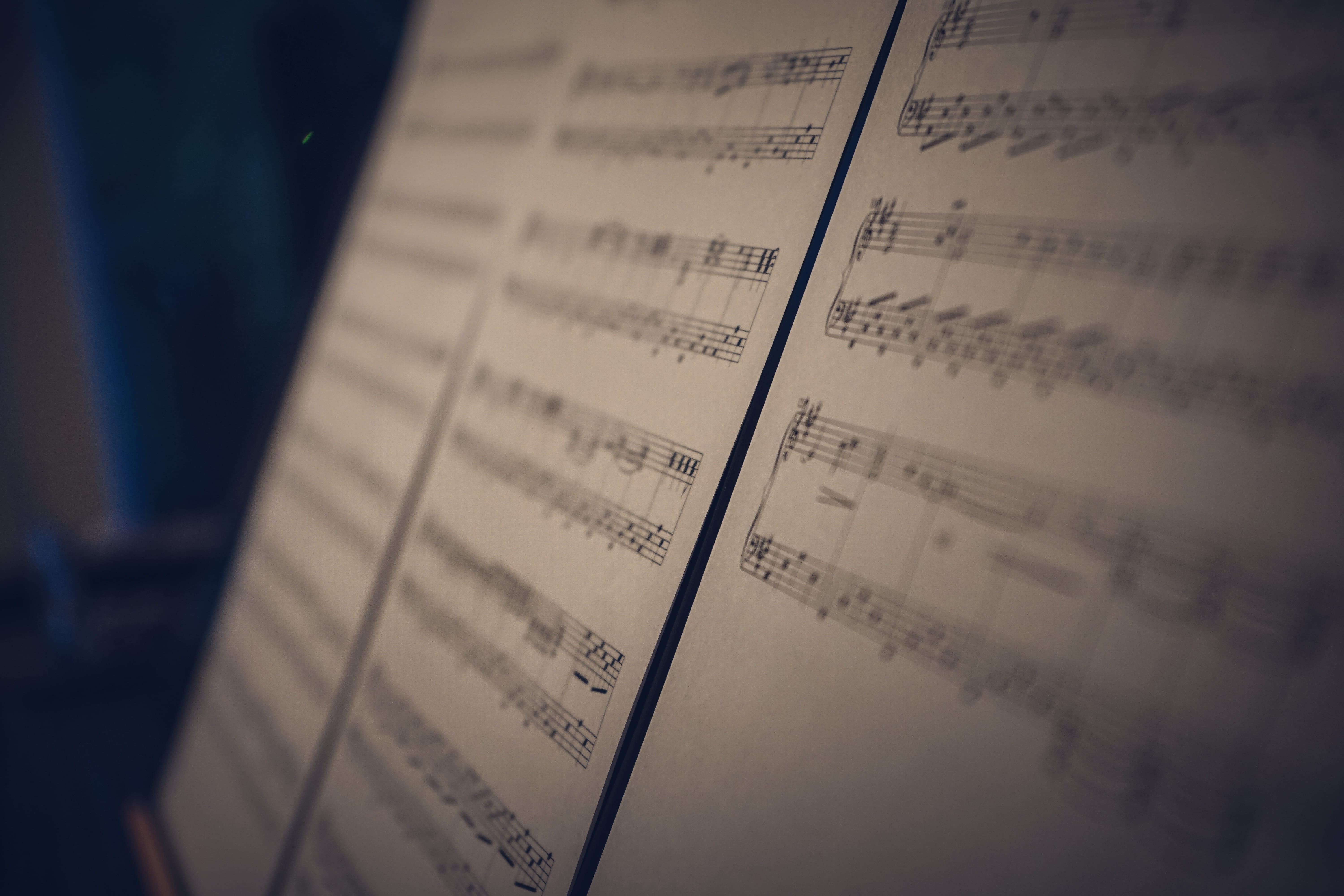 blur, notes, still life, trading, text, report, stock market data, business, selective focus, document, finance, focus, composition, musical notes, communication, HD Wallpaper