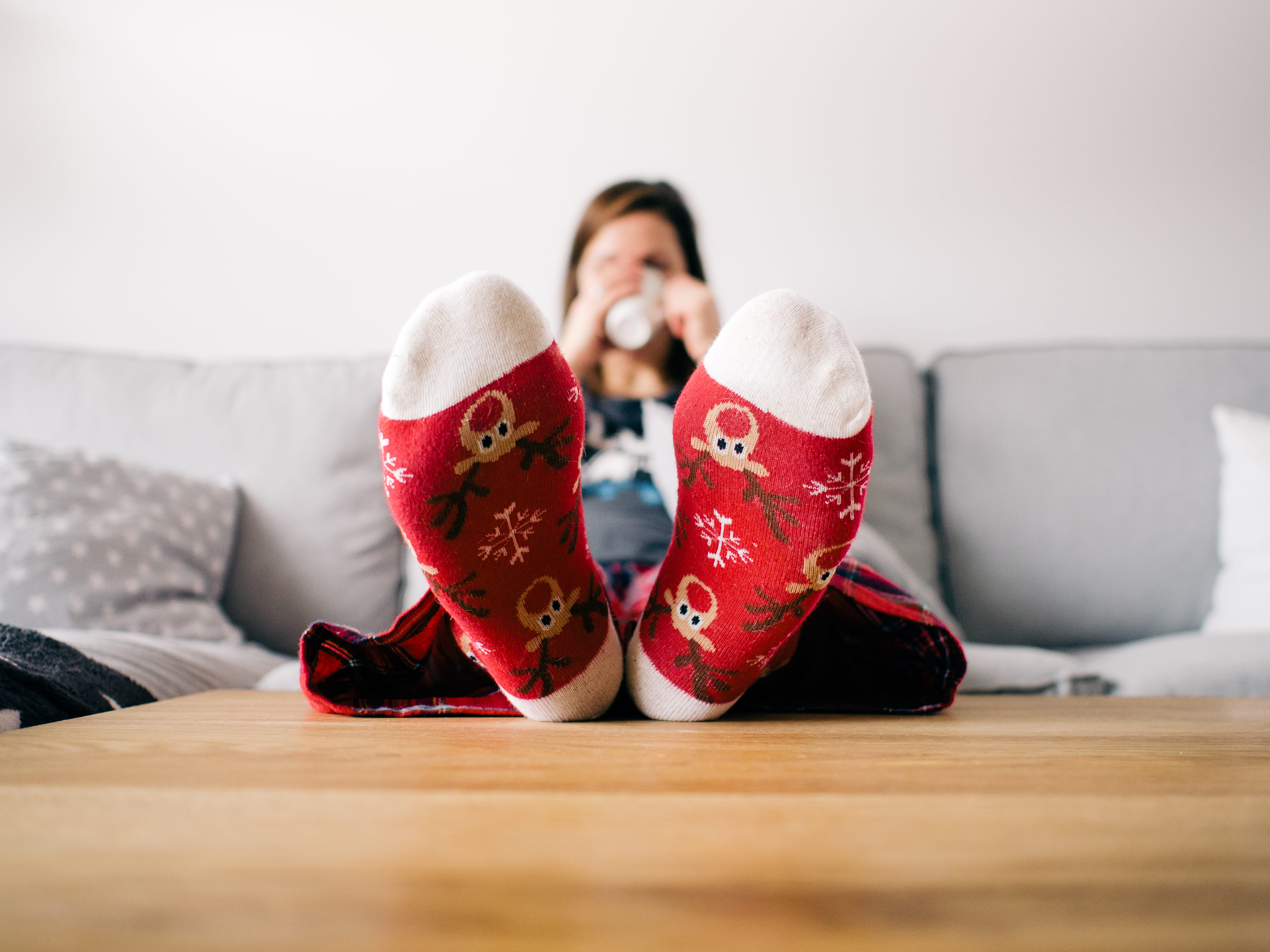 cozy, home interior, body part, christmas, human foot, couch, 4K, surface level, relaxation, living room, sitting, flooring, girl, lifestyles, human body part, HD Wallpaper