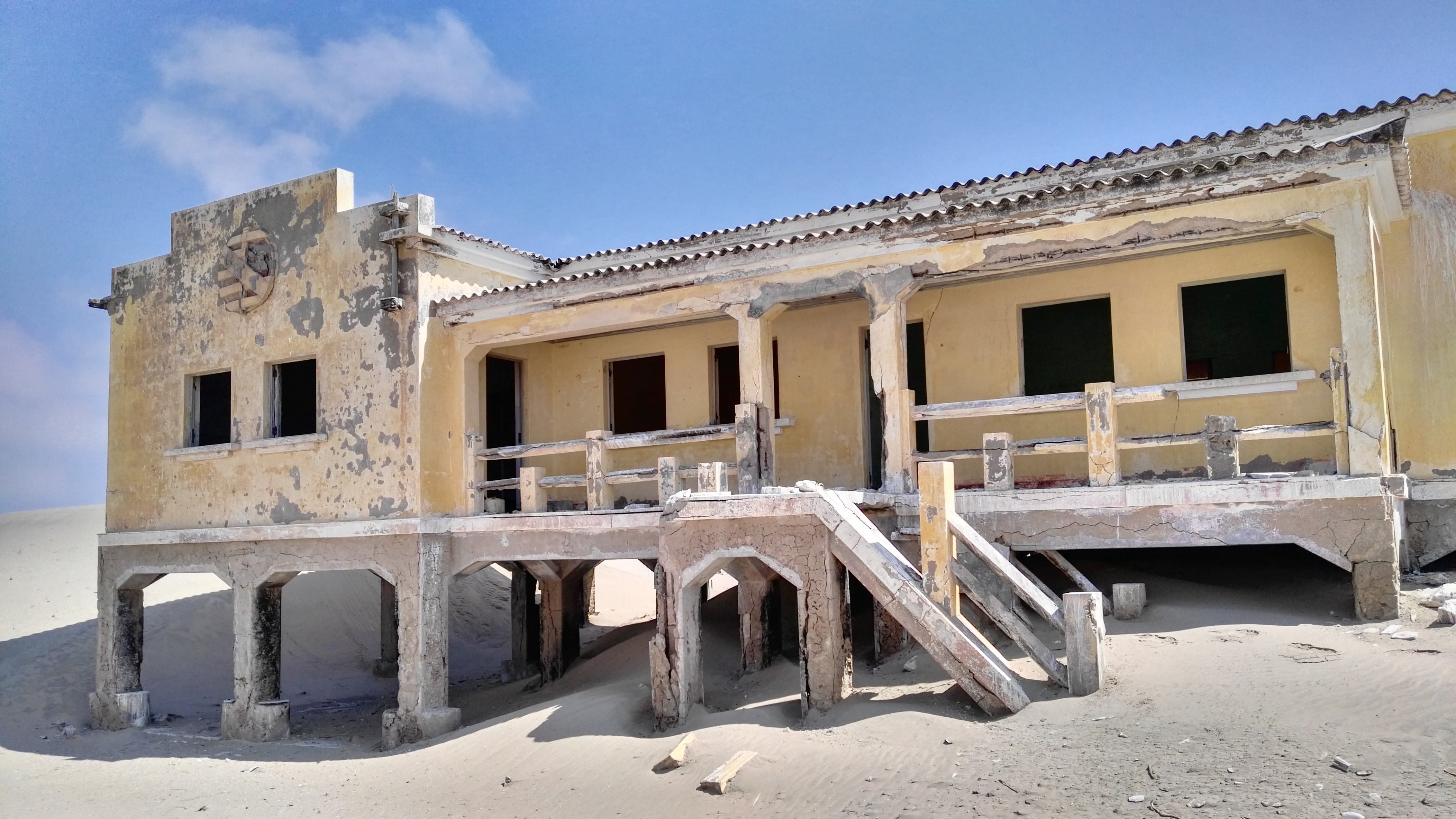 fischerreihafen, abandoned, fish, building exterior, sky, landscape, island, built structure, dos tigres, africa, blue, beach, 4 x 4, the past, off road, HD Wallpaper