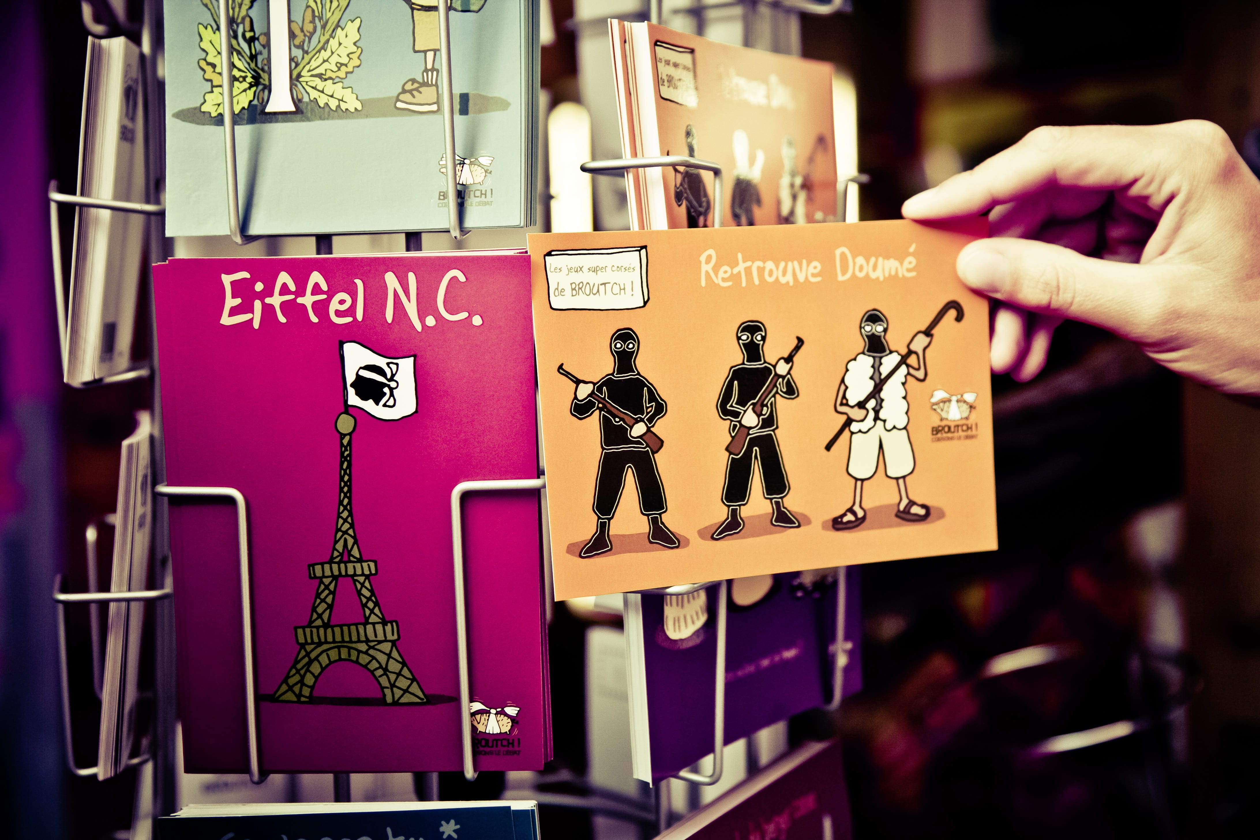 4K, symbol, referendum, postcard, fight, secession, drink, retail, text, business, choice, food and drink, indoors, separatists, store, hand, europe, eiffel tower, HD Wallpaper