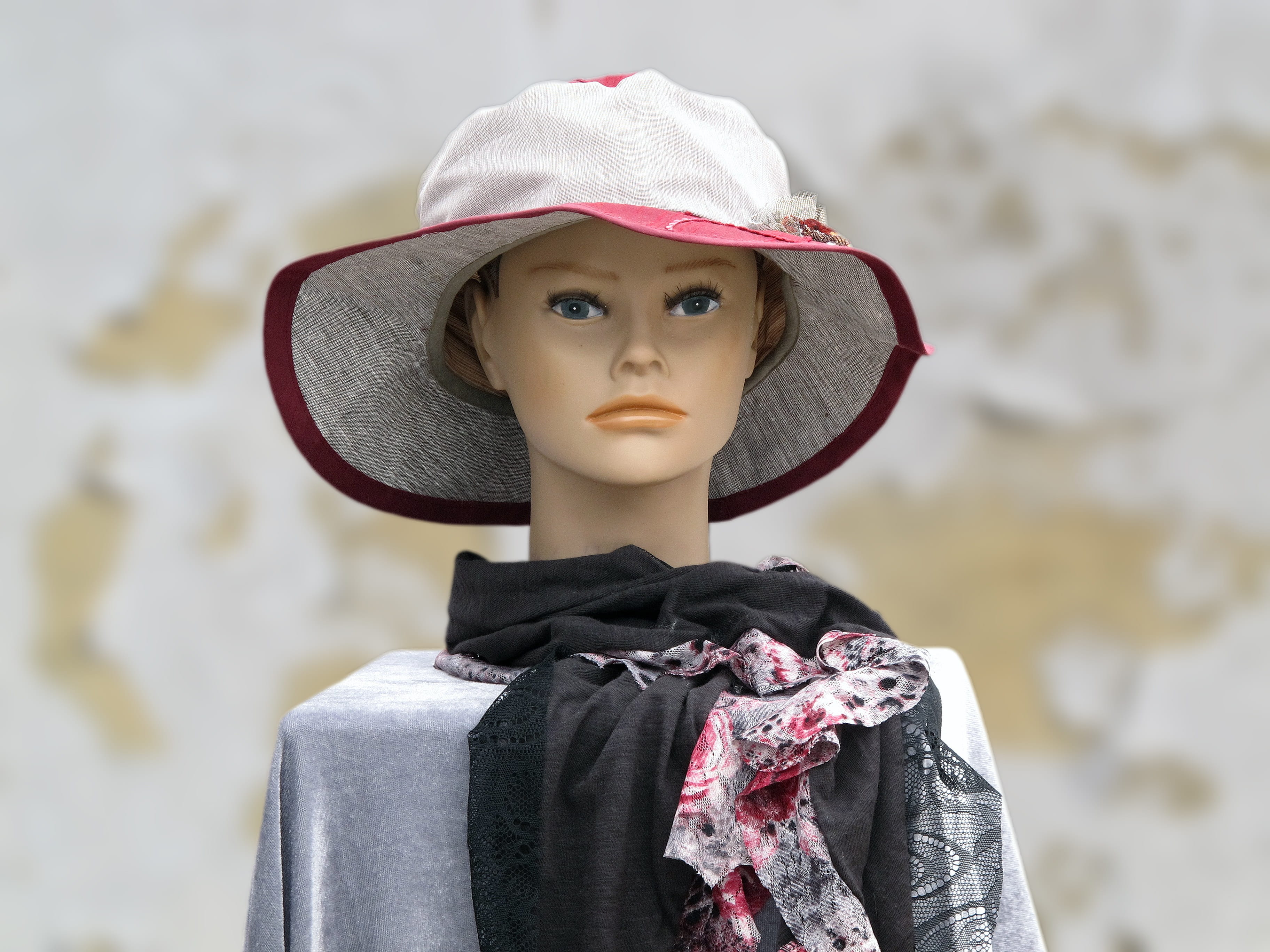 one Person, standing, display dummy, hat, color Image, Clothing, real people, females, lifestyles, people, Mannequin, one woman only, 2K, front view, leisure activity, HD Wallpaper