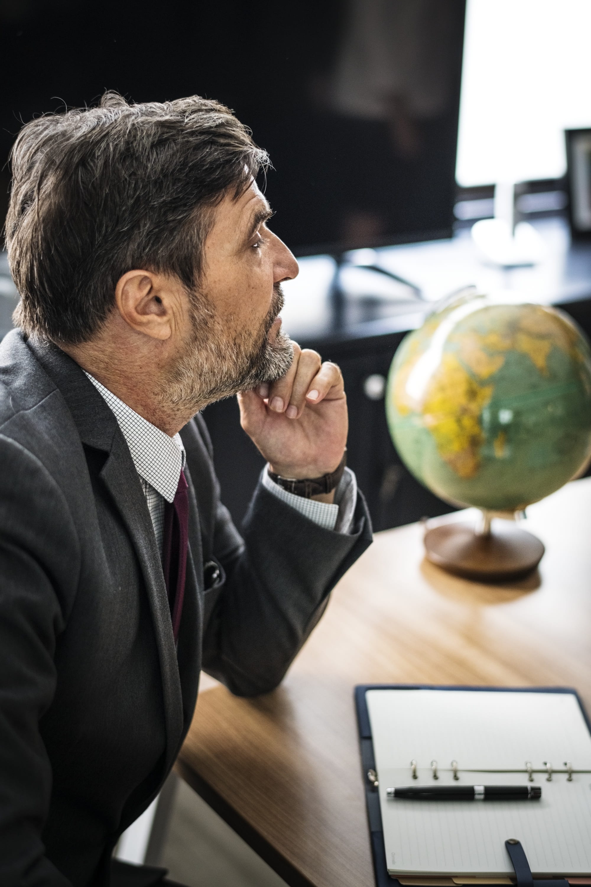 mature men, males, business person, beside, thinking, men, wireless technology, plan, formal businesswear, contemplation, indoors, beard, globe, mature adult, Phone HD Wallpaper