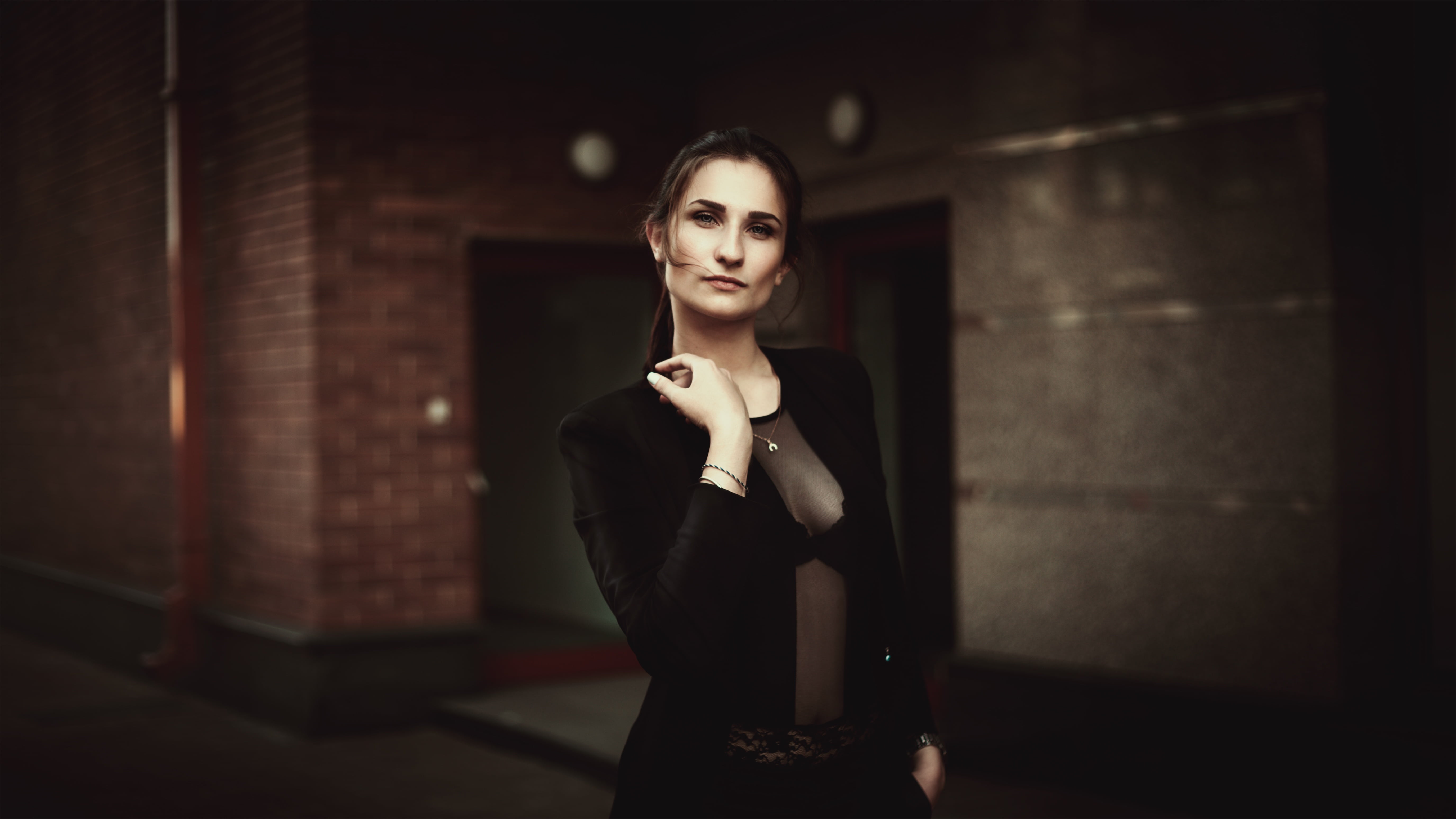 beauty, 5K, fashion model, adult, person, bright, building, young adult, style, brown hair, blazer, posture, business lady, beautiful, standing, fashion, HD Wallpaper