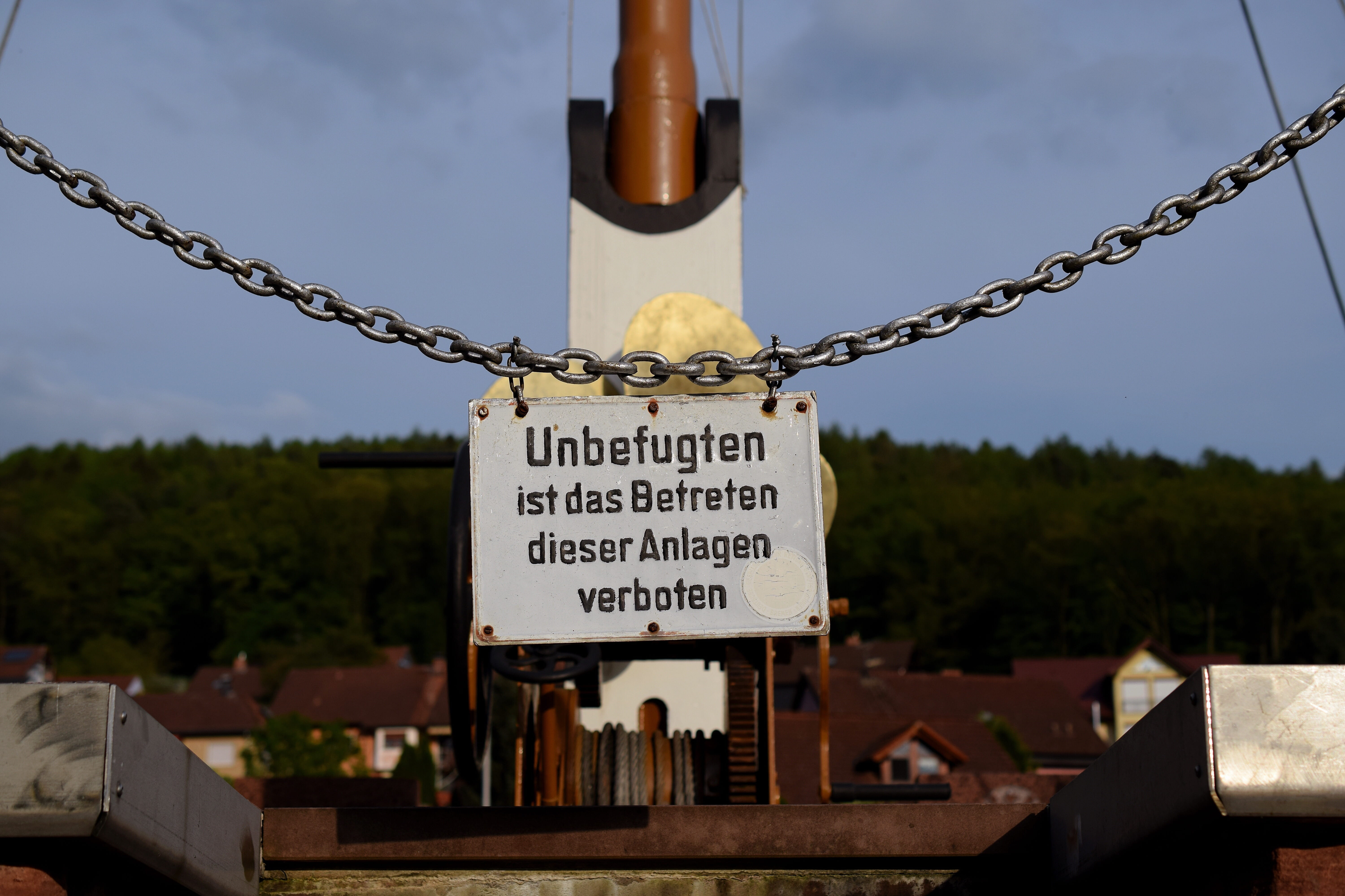 nature, no people, ship screw, fenced, rusted, ban, chain, western script, monument, tree, outdoors, fence, sky, communication, warnschild, safety, 5K, HD Wallpaper