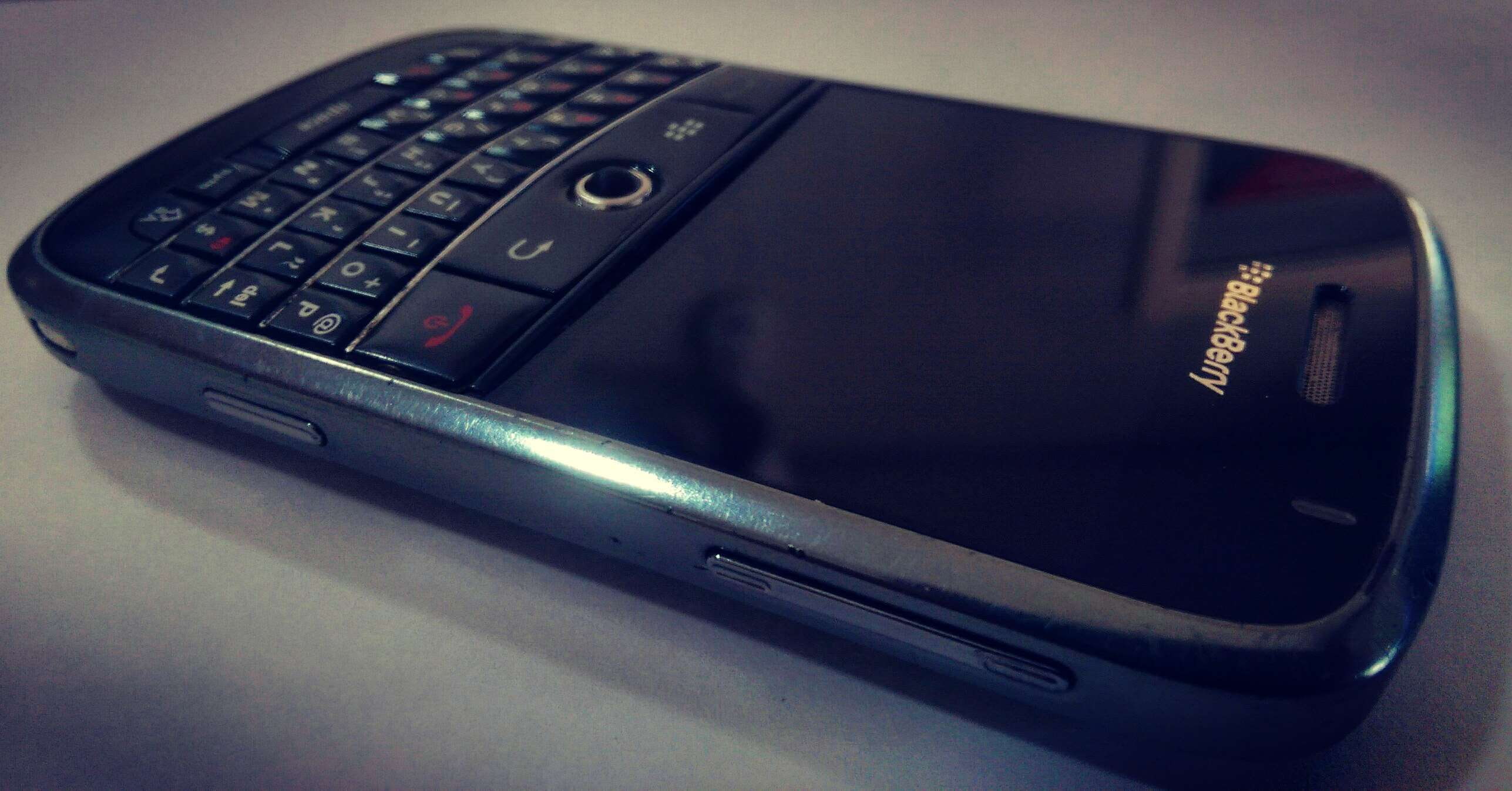 technology, no people, blackberry, equipment, connection, smart phone, portability, keypad, single object, mobile phone, table, portable information device, HD Wallpaper