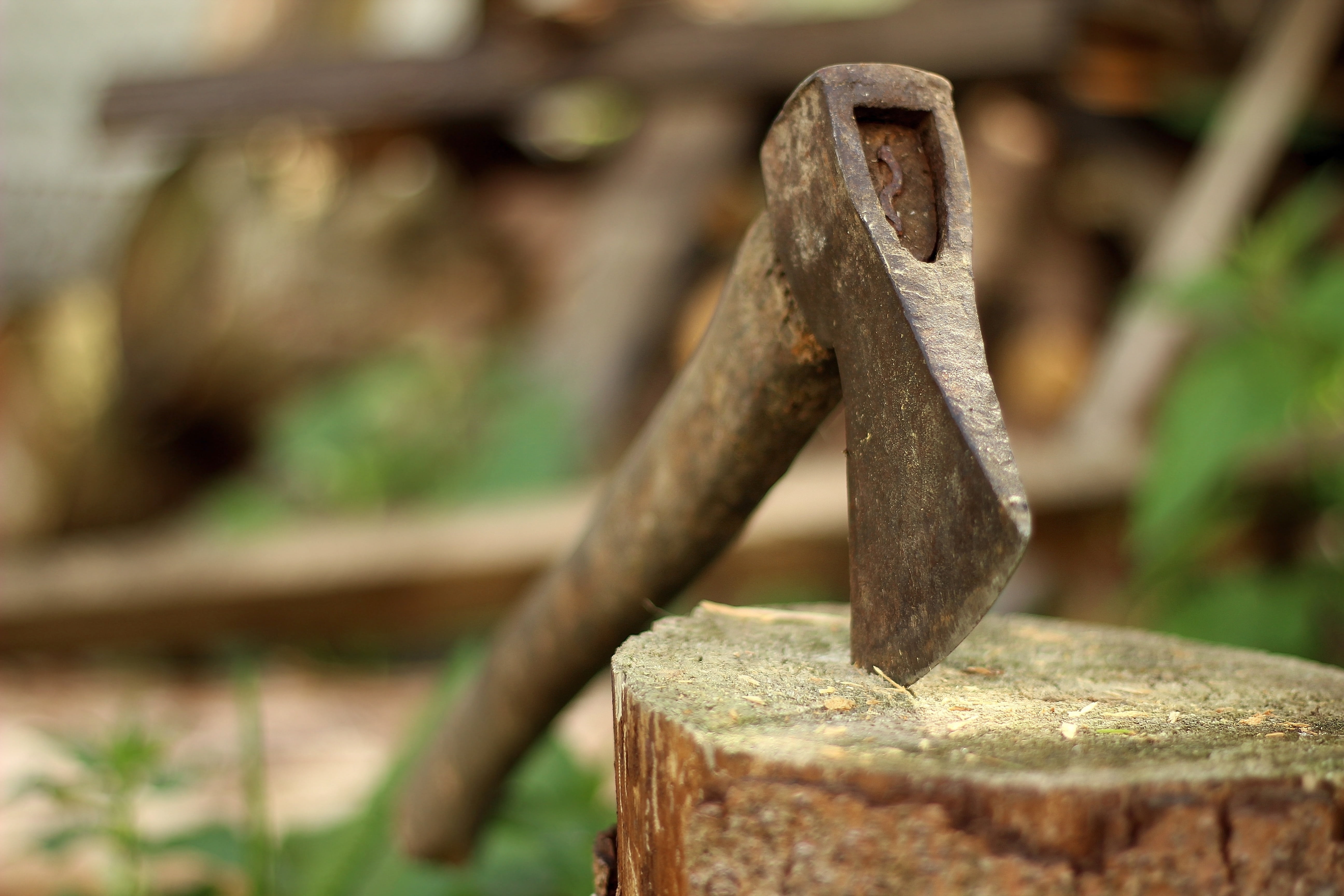 handle, cut, wooden, blade, outdoors, forest, single object, wood, weathered, old, work, day, block, close-up, brown, work tool, log, selective focus, hand tool, HD Wallpaper
