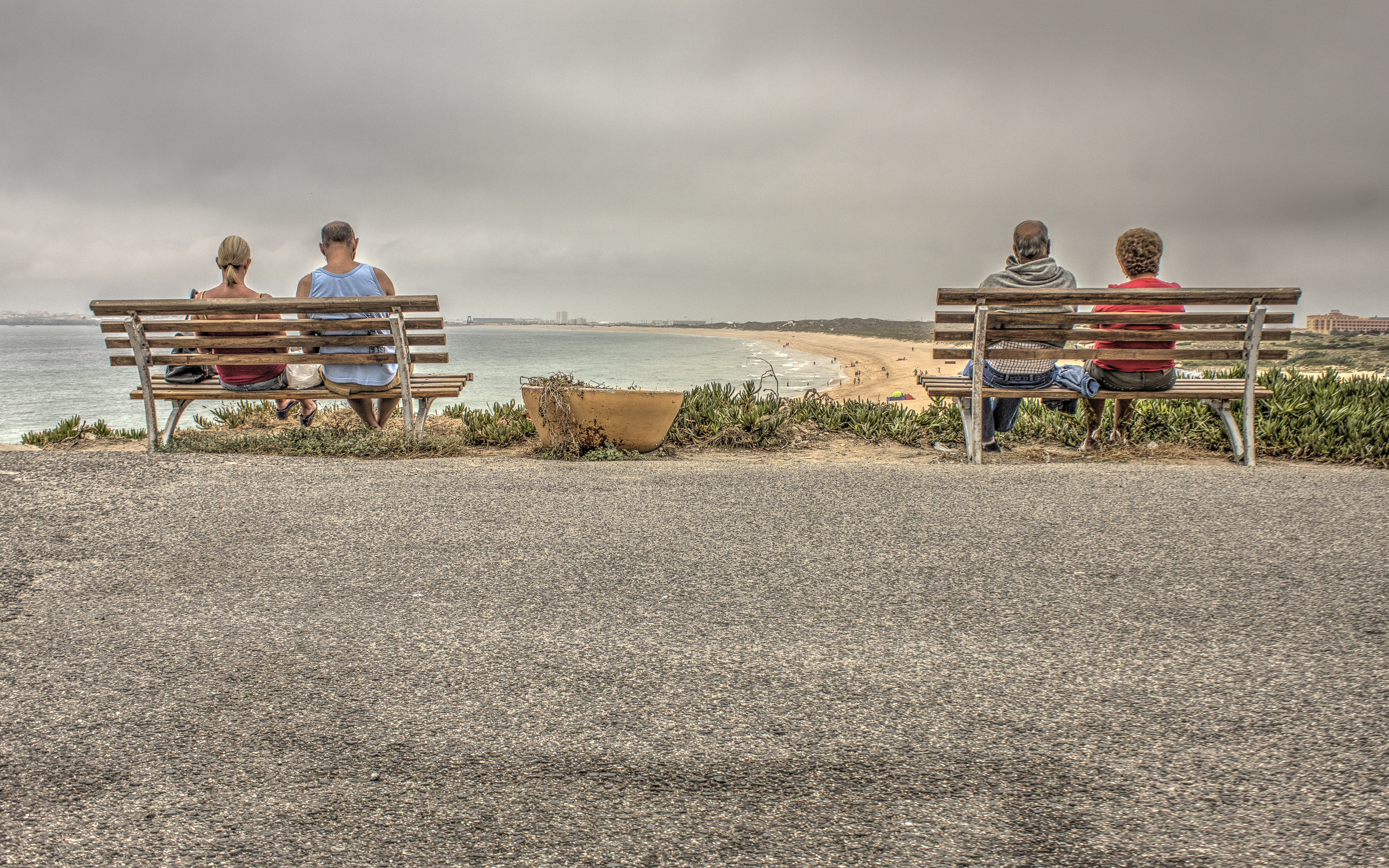 recreation, full length, heterosexual couple, adult, water, chair, outdoors, leisure, mature men, couple - relationship, males, seat, park bench, coastline, HD Wallpaper