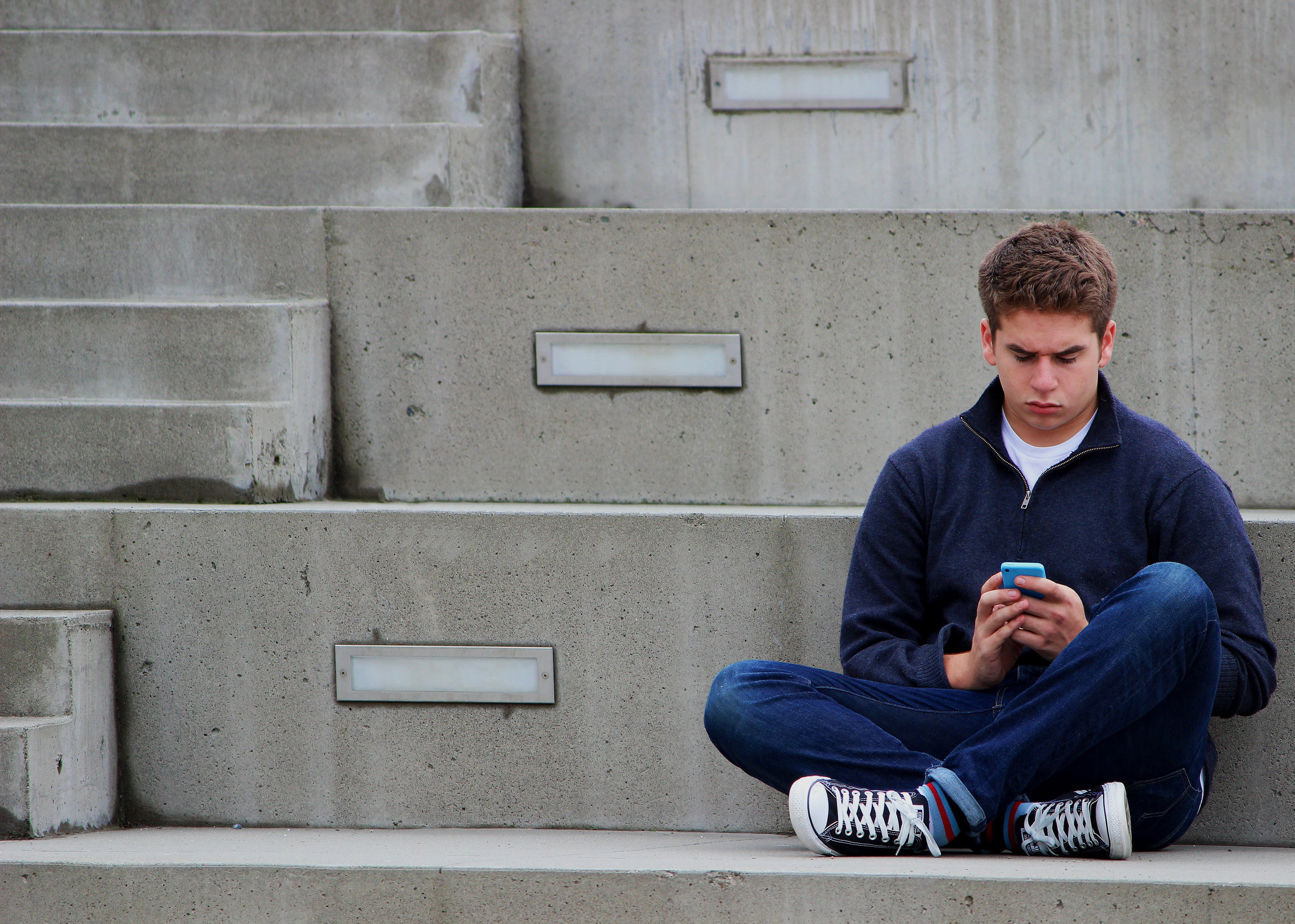 jeans, stair, technology, only men, outdoor, one man only, mobile phone, jacket, young men, text messaging, people, 4K, relaxation, reading, blue, one person, HD Wallpaper