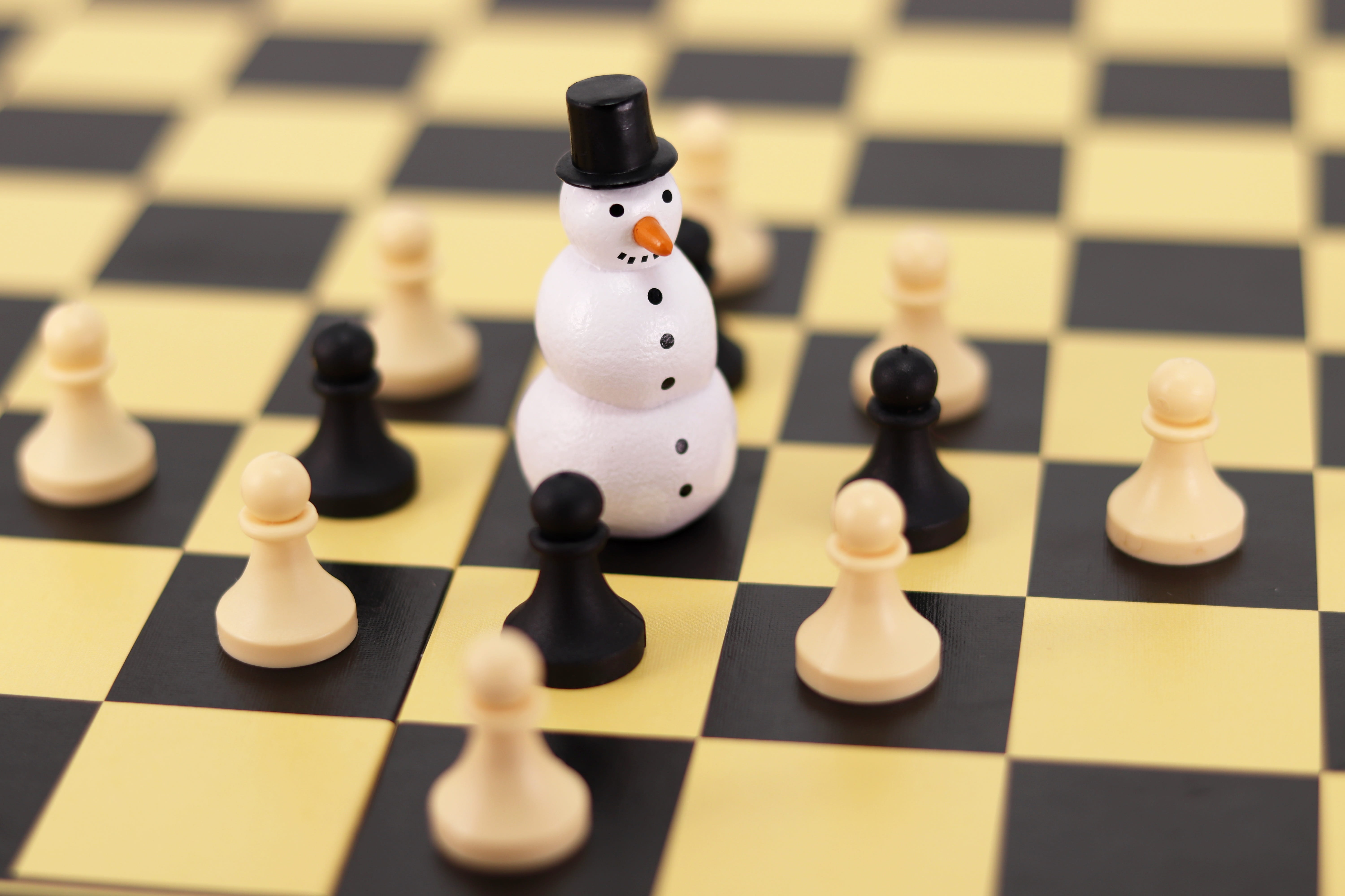 figures, indoors, queen - chess piece, carrot, strategy, no people, checked pattern, arts culture and entertainment, pawn - chess piece, game board, christmas motif, HD Wallpaper