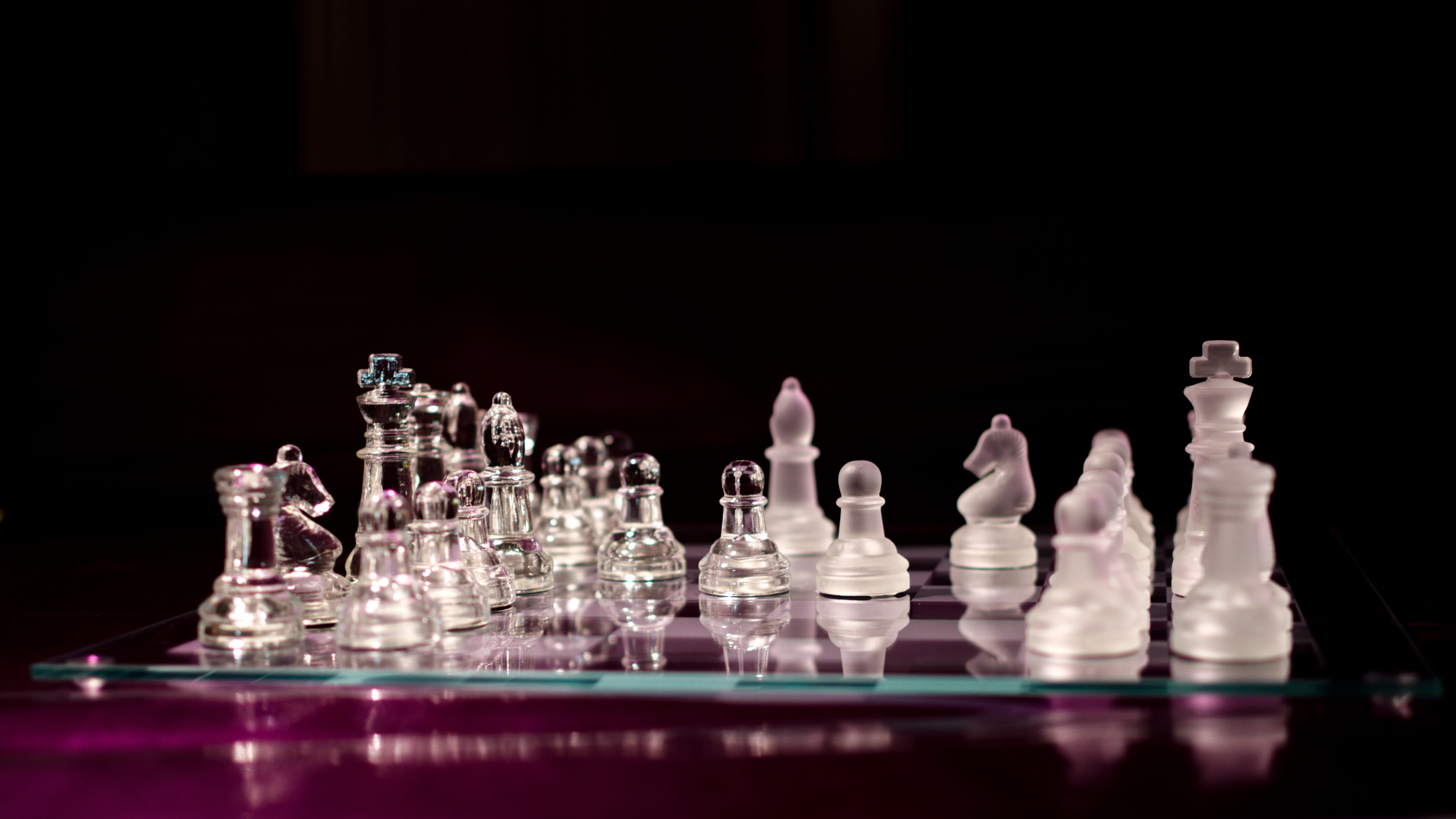 chess game, relaxation, knight - chess piece, king, challenge, gesellschaftsspiel, playing field, game board, leisure activity, runners, strategy, king - chess piece, HD Wallpaper