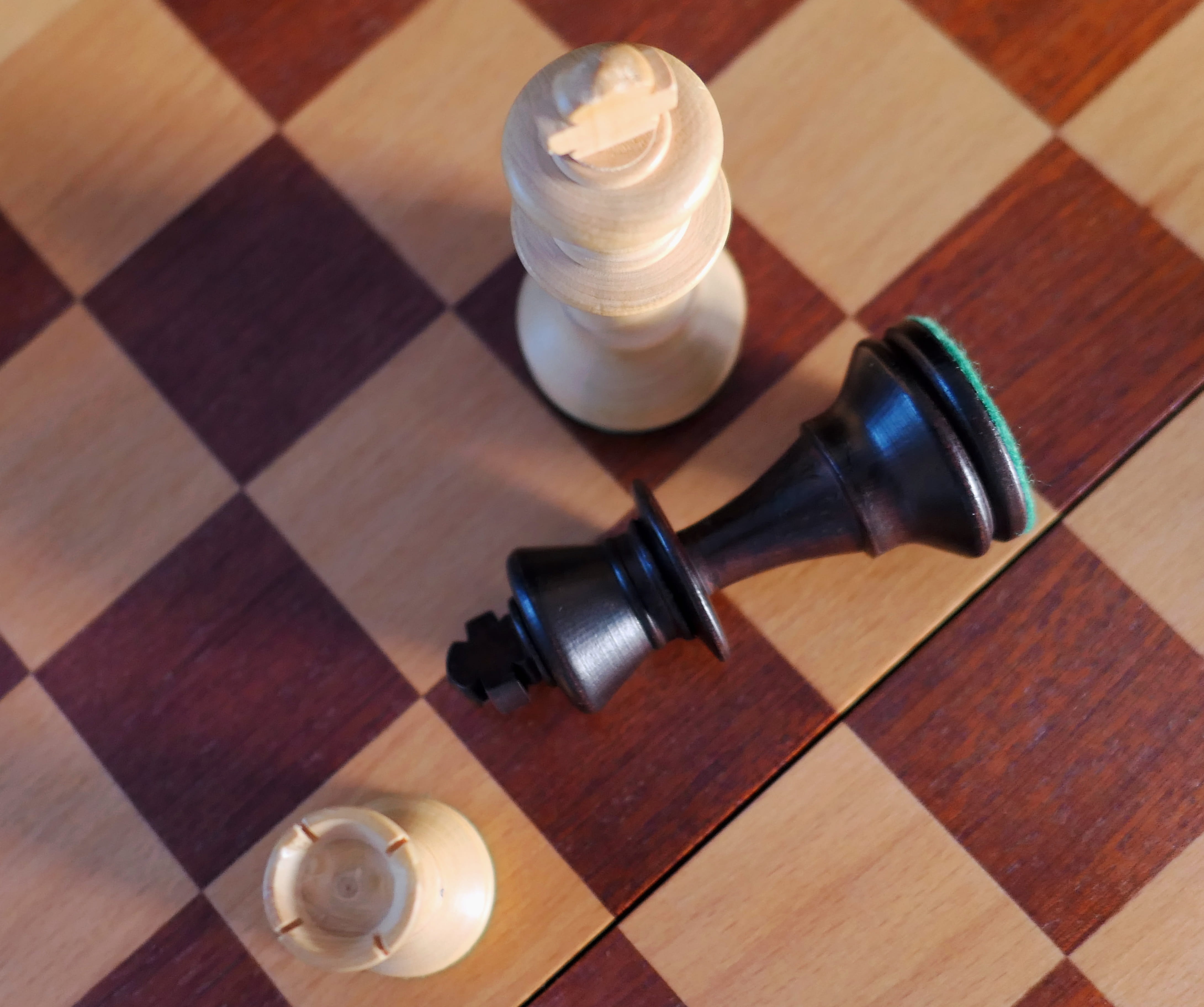 strategy, flooring, close-up, focus on foreground, king - chess piece, still life, law, container, strategy game, playing field, chess, wood - material, HD Wallpaper