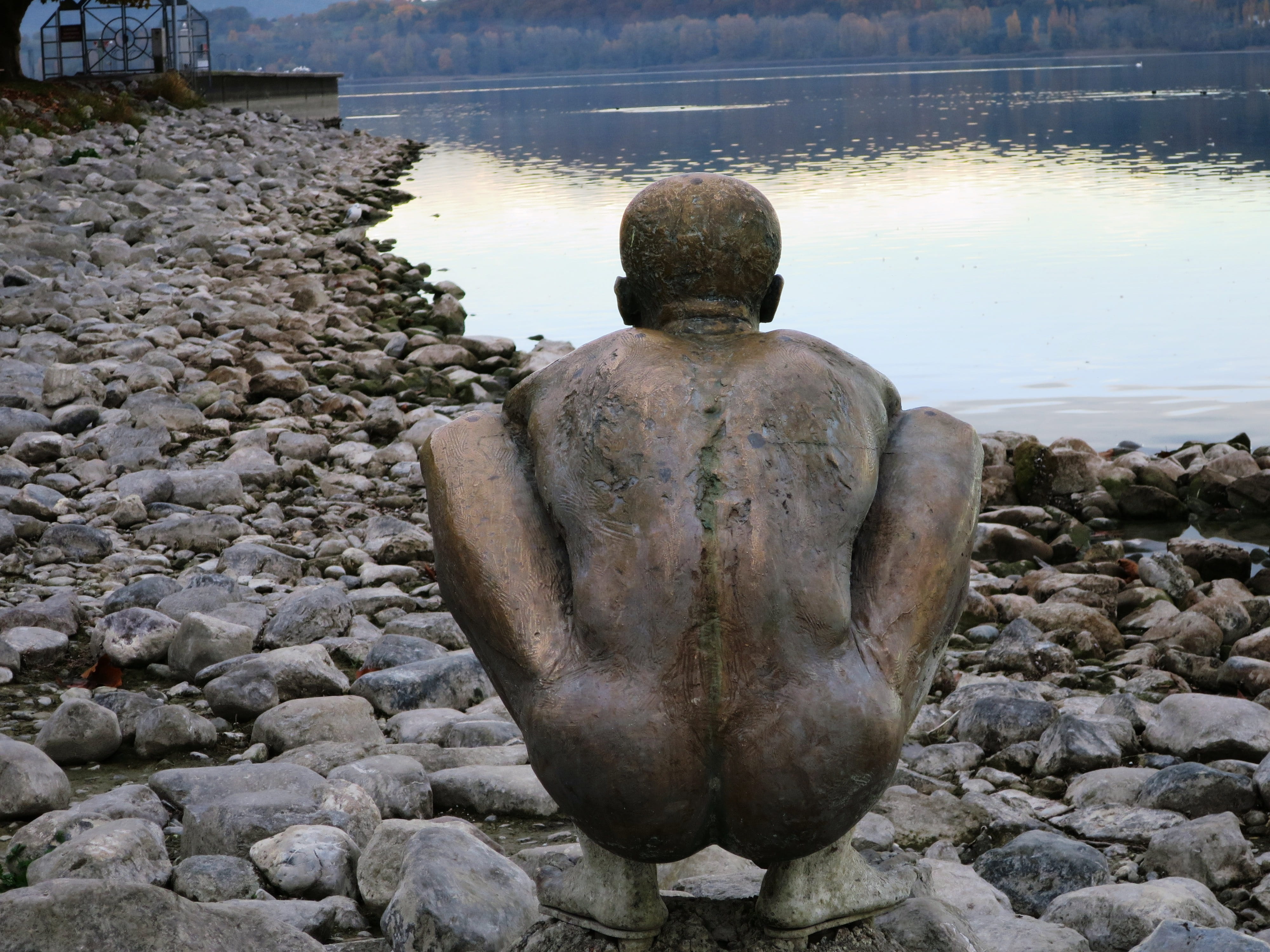 sculpture, 4K, art and craft, water, human representation, rock - object, el nino, rear view, no people, pebble, outdoors, representation, statue, pewter statue, HD Wallpaper