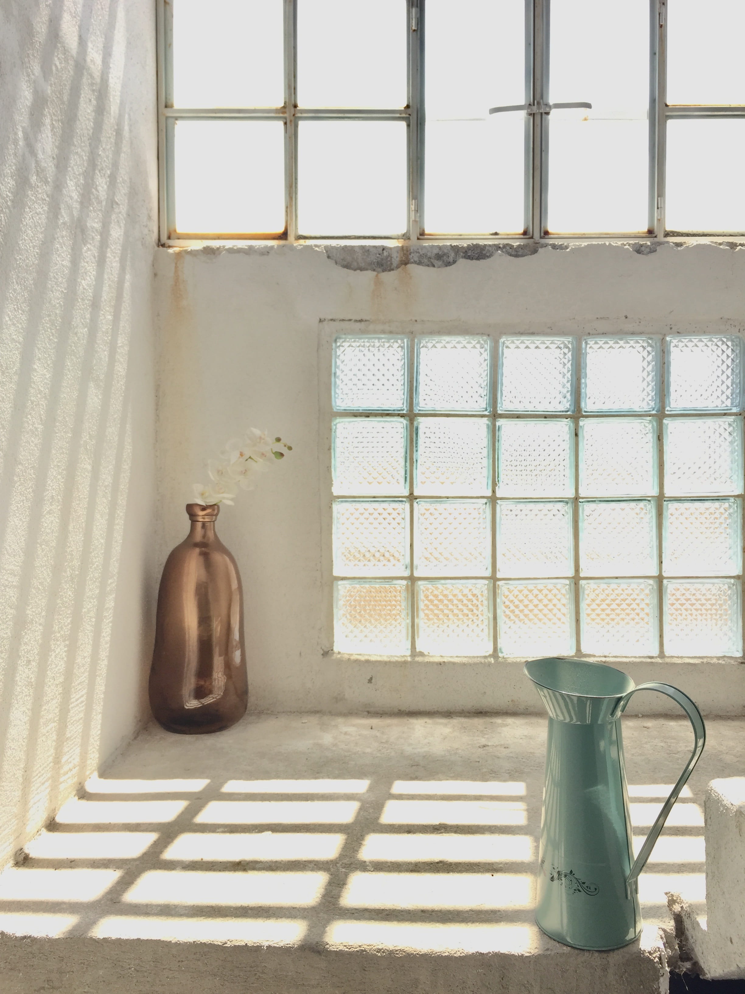 home, crock, window, simplicity, 2K, pewter, checked pattern, inside, table, indoors, window sill, container, still life, nature, absence, wall - building feature, Phone HD Wallpaper