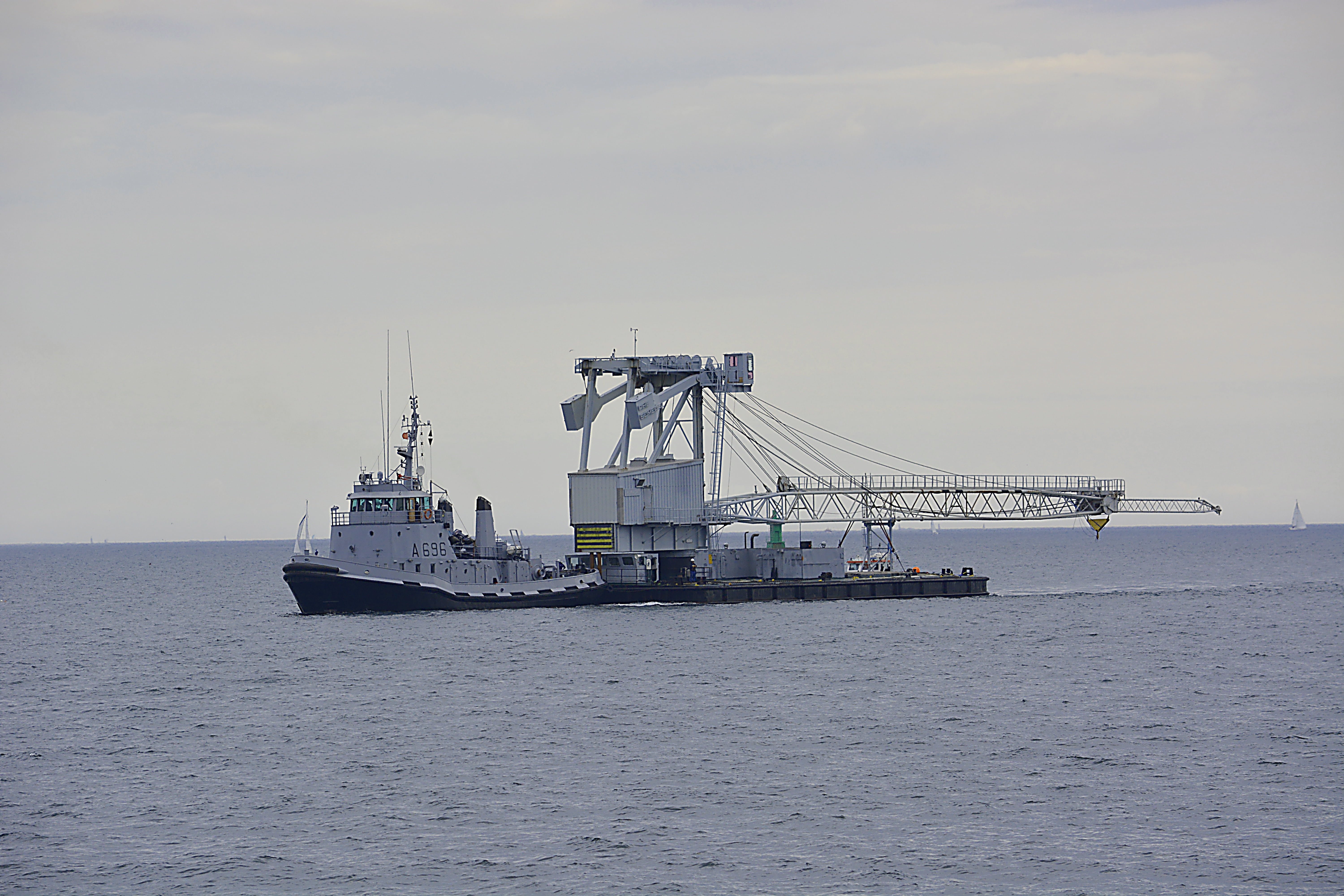 day, shipping, tug, no people, architecture, boat, machinery, port, 5K, mode of transportation, sea, water, crane, nature, ship, industry, unloading, sky, HD Wallpaper