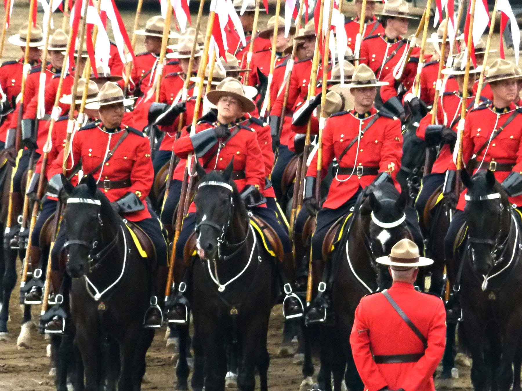armed Forces, crowd, protection, group of people, weapon, government, day, hat, group, stampede, riding, safety, red, people, royal canadien mounted police, HD Wallpaper