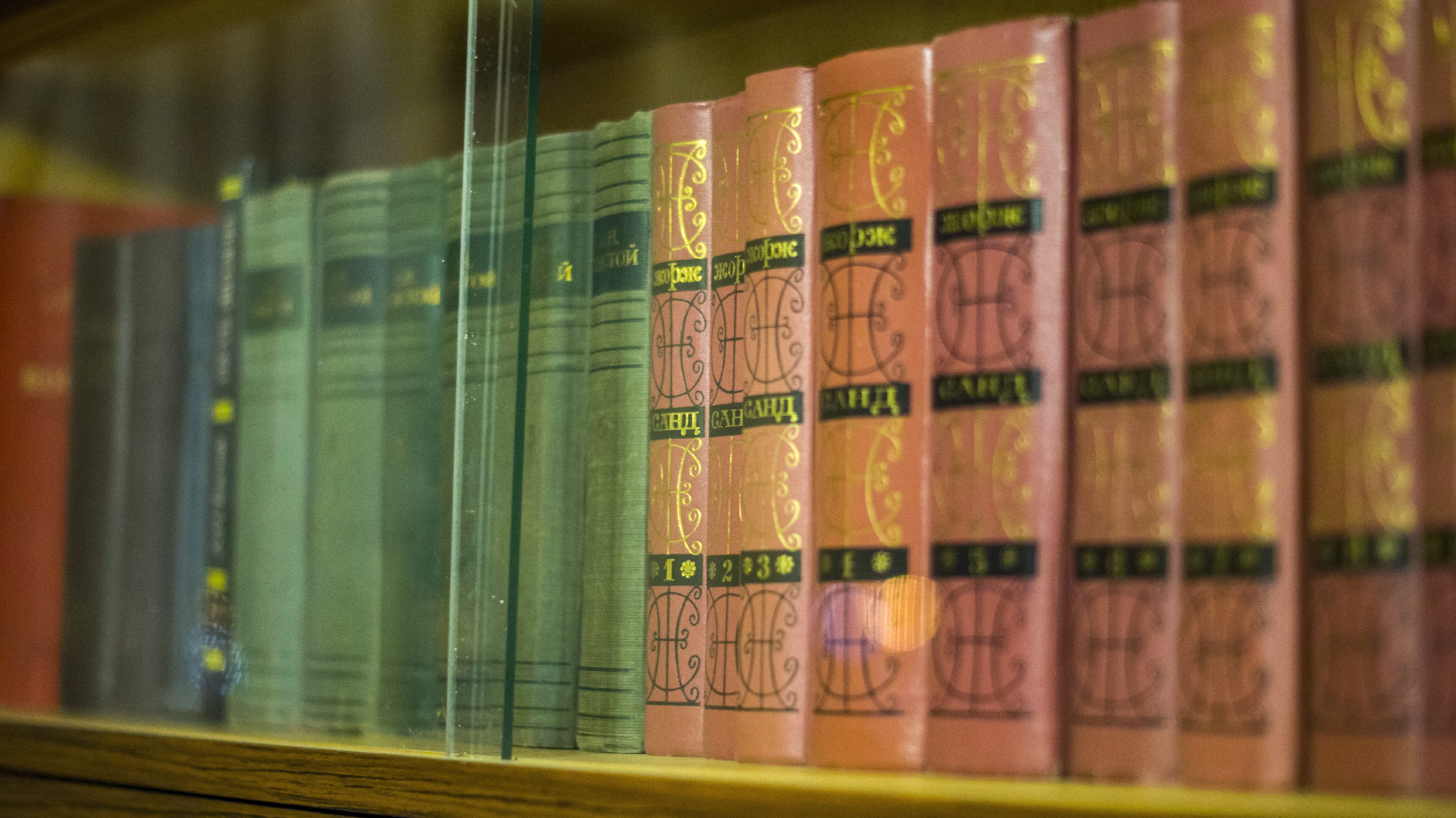 5K, literature, reading, retro, bookcase, business, number, publication, focus on foreground, regiment, large group of objects, library, tom, green, shelf, HD Wallpaper