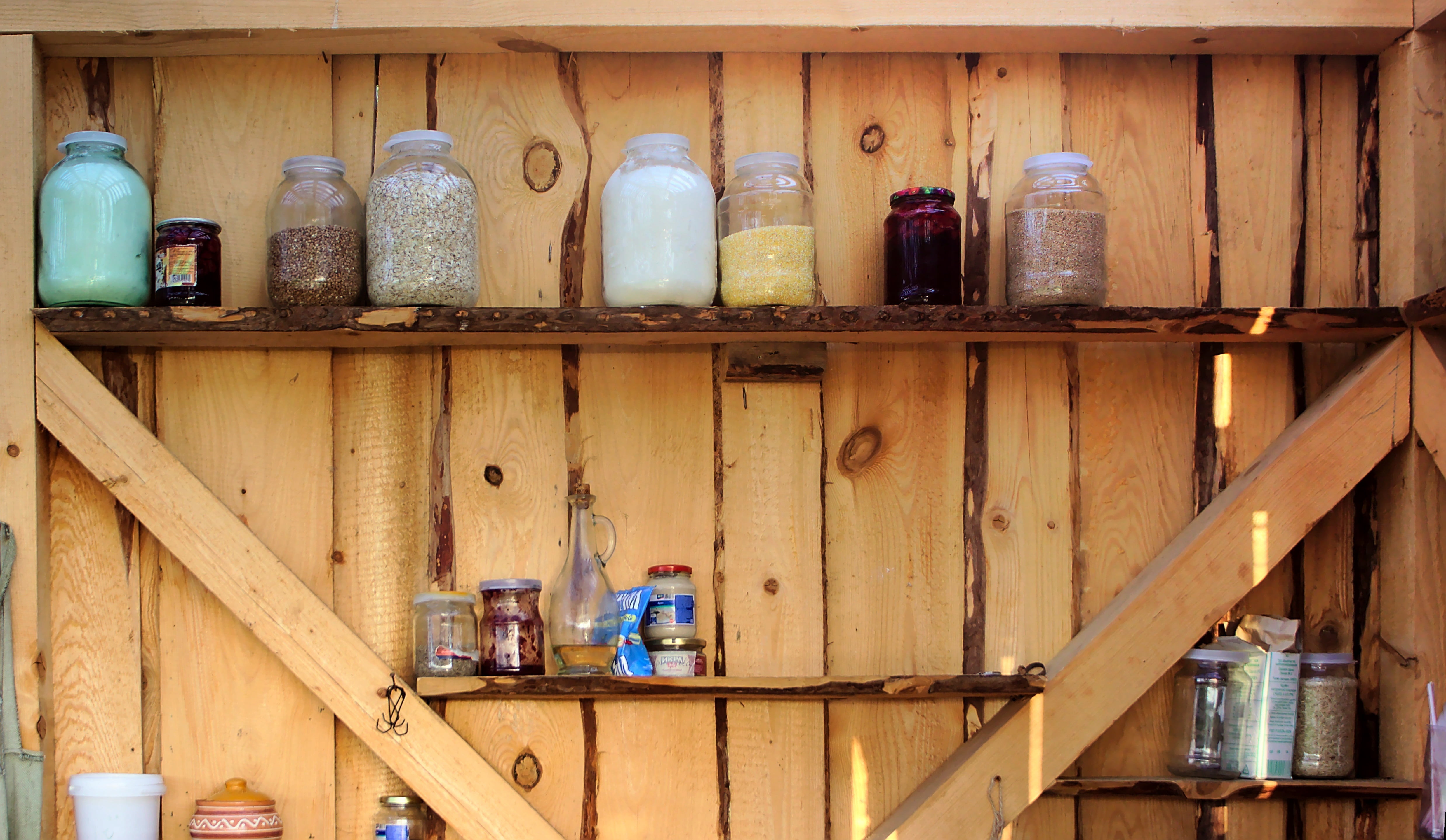 board, jar, home, wood - material, cabinet, choice, lunch, drink, abundance, no people, household equipment, crockery, shelf, bank, bottle, seasonings, HD Wallpaper