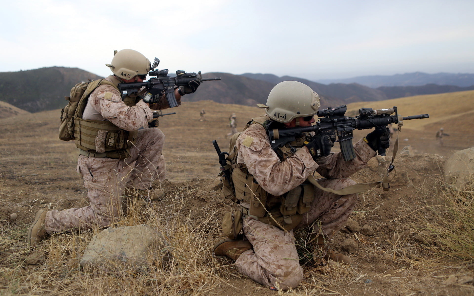 security, rifle, people, soldiers, weapon, two people, adult, uniform, land, armed forces, army, army soldier, weapons, gun, shooting a weapon, day, camouflage, HD Wallpaper