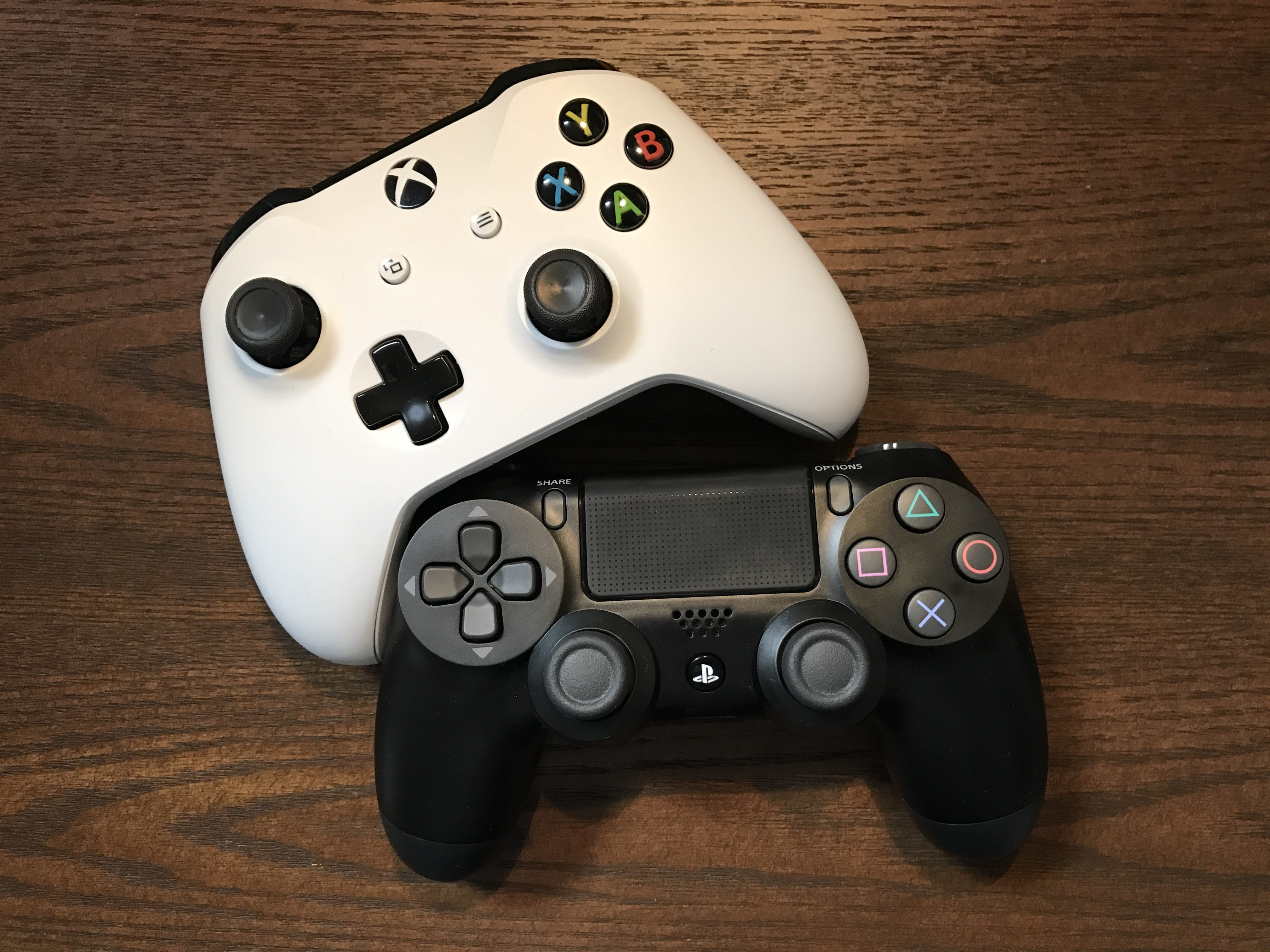 wood - material, black color, Game, Video Game, arts culture and entertainment, 4K, relaxation, white color, animal representation, gamepad, old-fashioned, HD Wallpaper