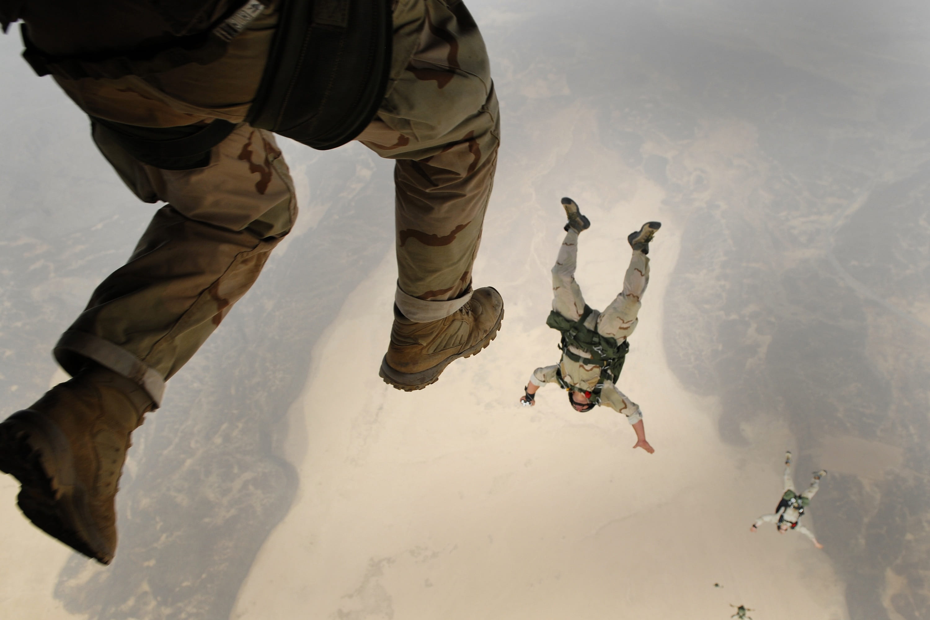 army, wear, parachutists, footwear, paratroopers, sport, jump, leisure activity, extreme sports, 2K, parachuting, government, high angle view, military uniform, HD Wallpaper