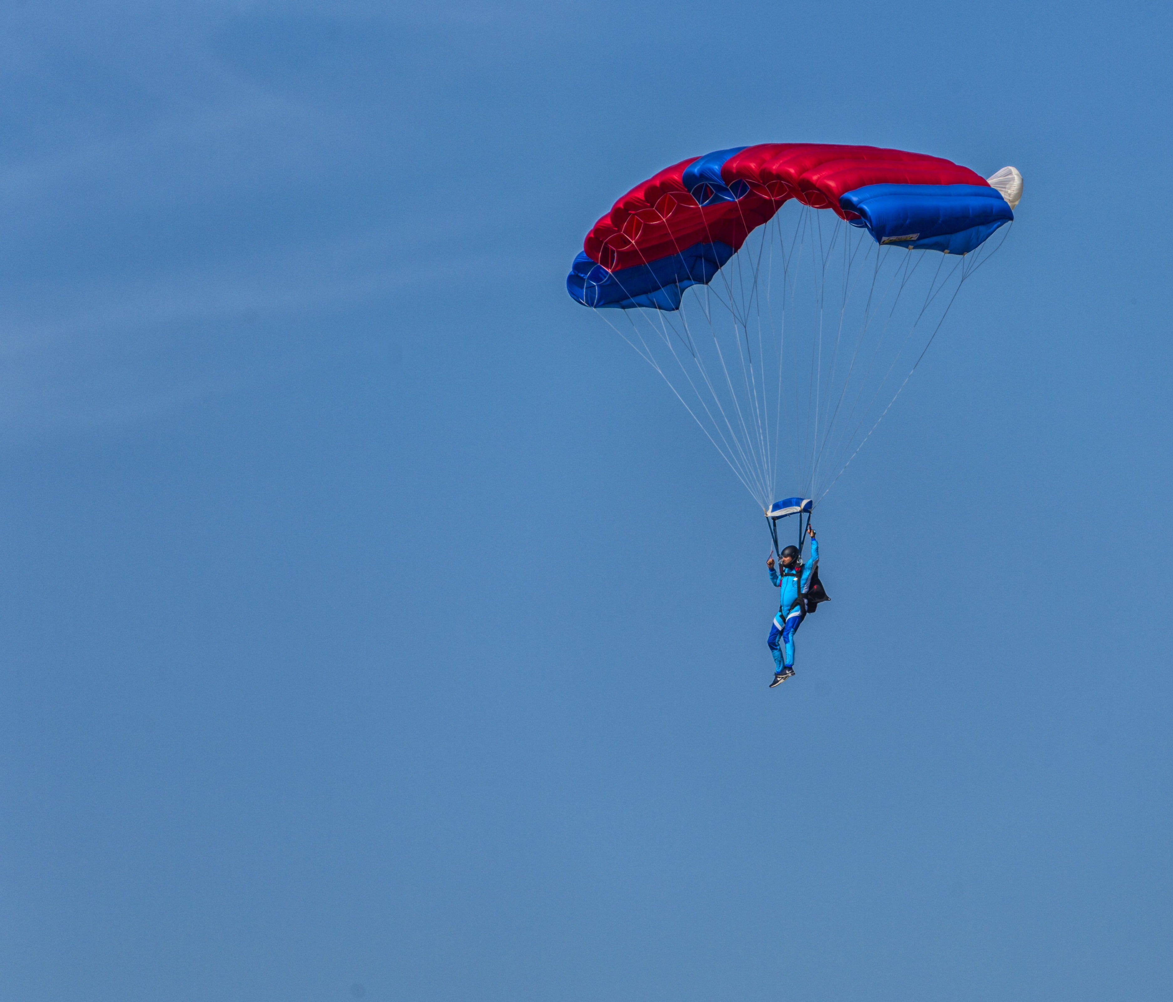 sky, unrecognizable person, transportation, parasailing, day, skydiving, blue, one person, leisure activity, sport, paratrooper, mid-air, joy, paragliding, HD Wallpaper