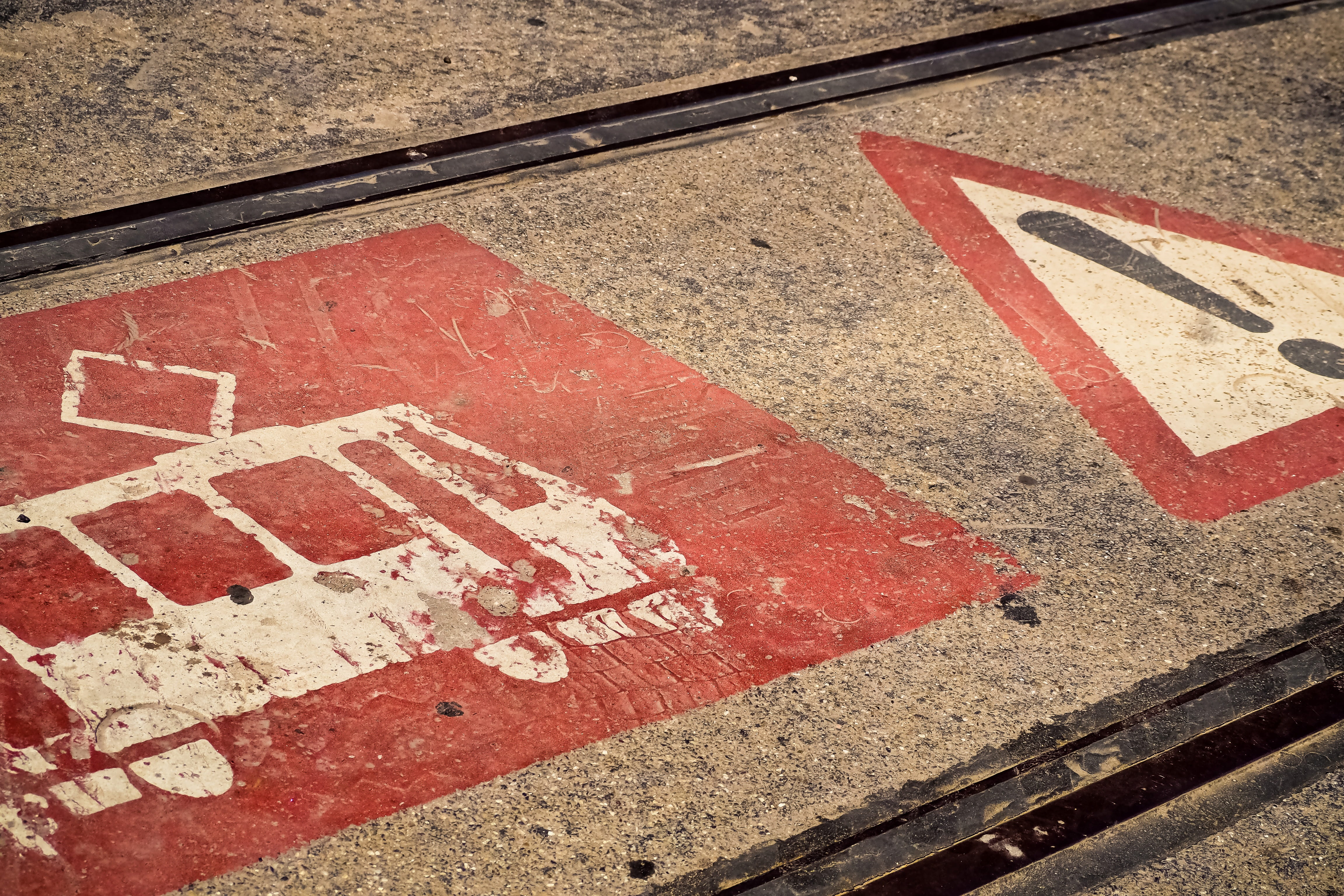 guidance, information sign, pedestrian, roadway, note, protection, road, road marking, caution, traffic, western script, shield, information, no people, HD Wallpaper