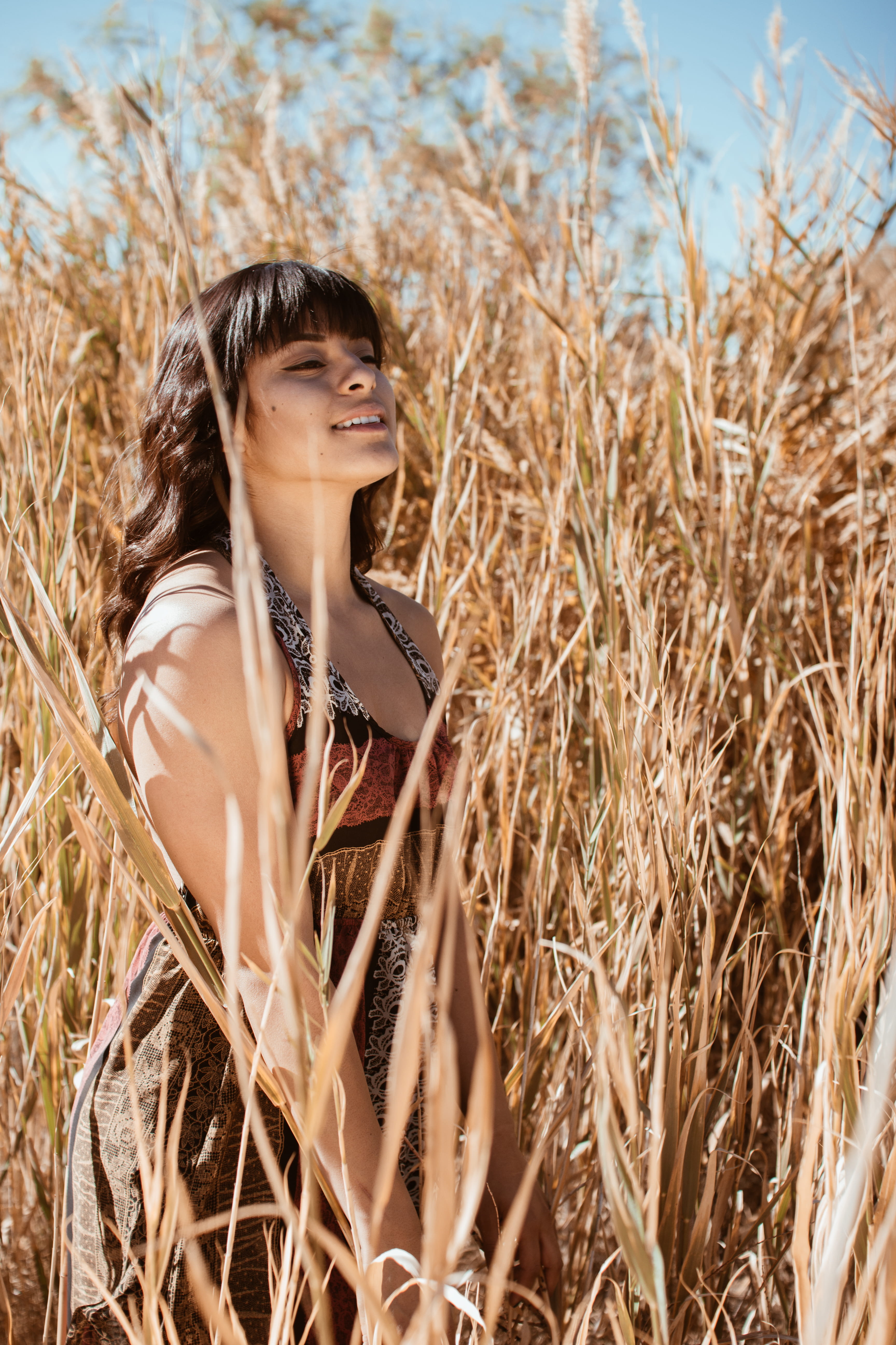 land, hairstyle, women, united states, las vegas, young women, spring, outdoors, leisure activity, cereal plant, field, clark county wetlands park, day, Phone HD Wallpaper