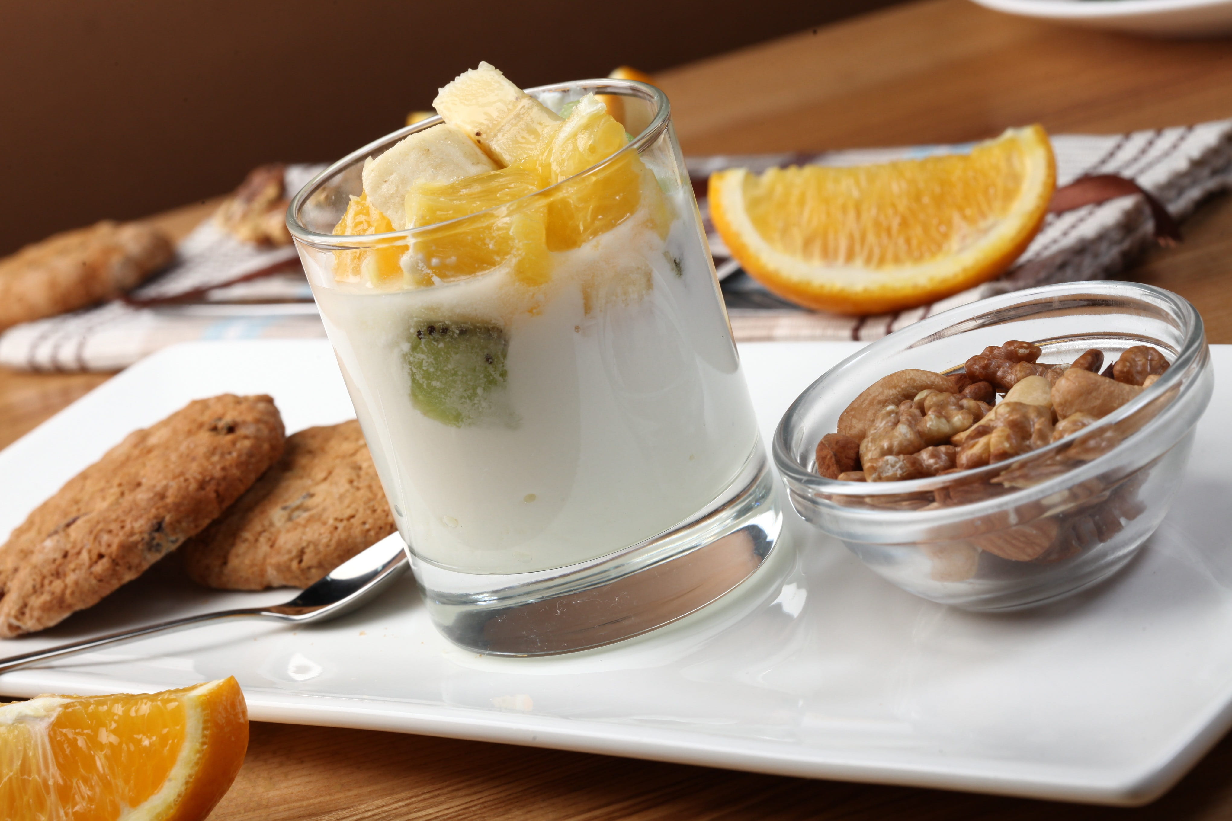 fruits, indoors, for children, pint, table, cookies, tasty, freshness, orange - Fruit, sweet, drinking Glass, glass, oatmeal cookies, no People, citrus fruit, HD Wallpaper
