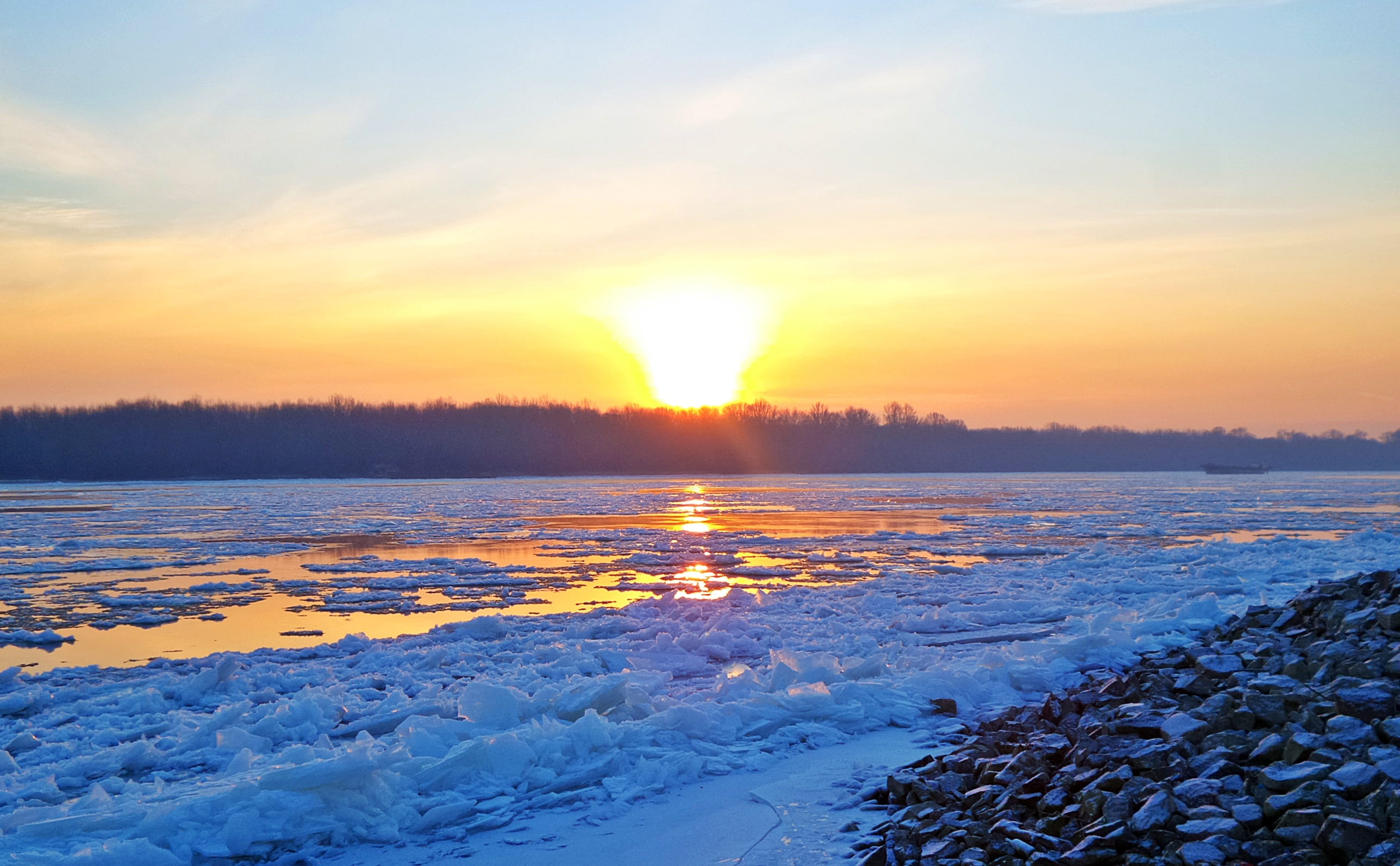 dusk, 2K, lake, sky, blue, frozen lake, in the morning, frozen, color Image, frozen water, beauty In Nature, Winter, scenics, snow, Sunrise, nature, tranquility, HD Wallpaper