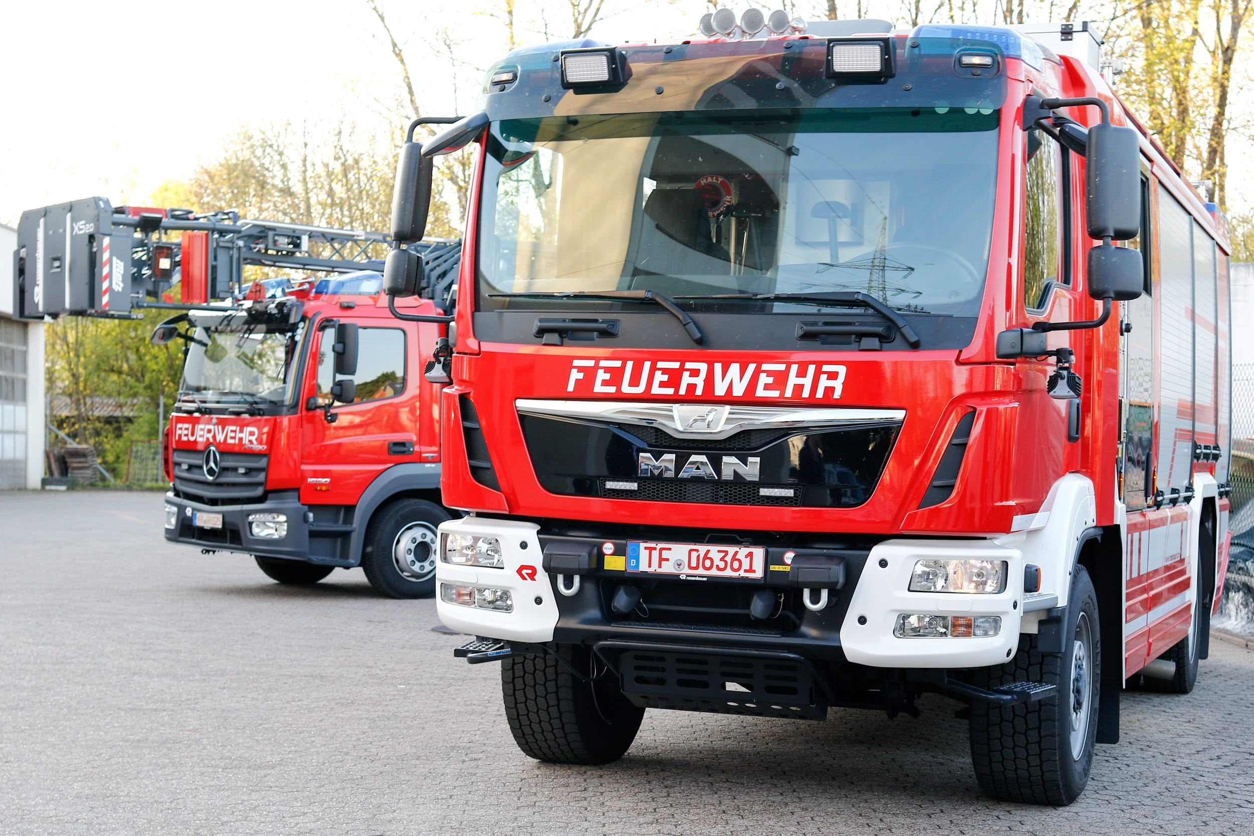 service, rescue worker, car, Fire Truck, Fire, city, fire Engine, architecture, land Vehicle, engine, vehicles, emergency services occupation, firefighter, HD Wallpaper