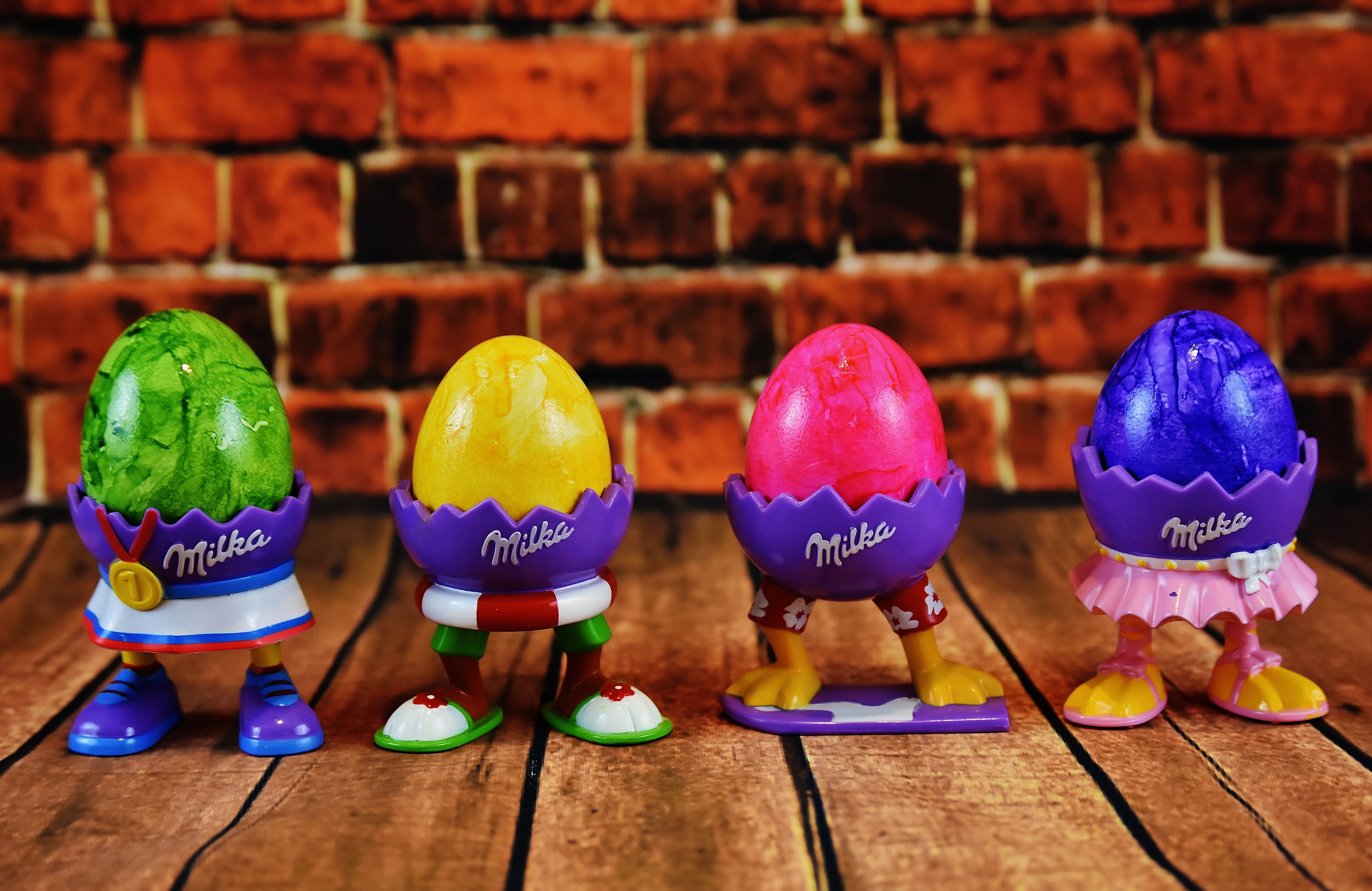 close-up, wood - material, easter, feet, choice, wall, wall - building feature, table, brick, egg, no people, variation, creativity, in a row, brick wall, HD Wallpaper