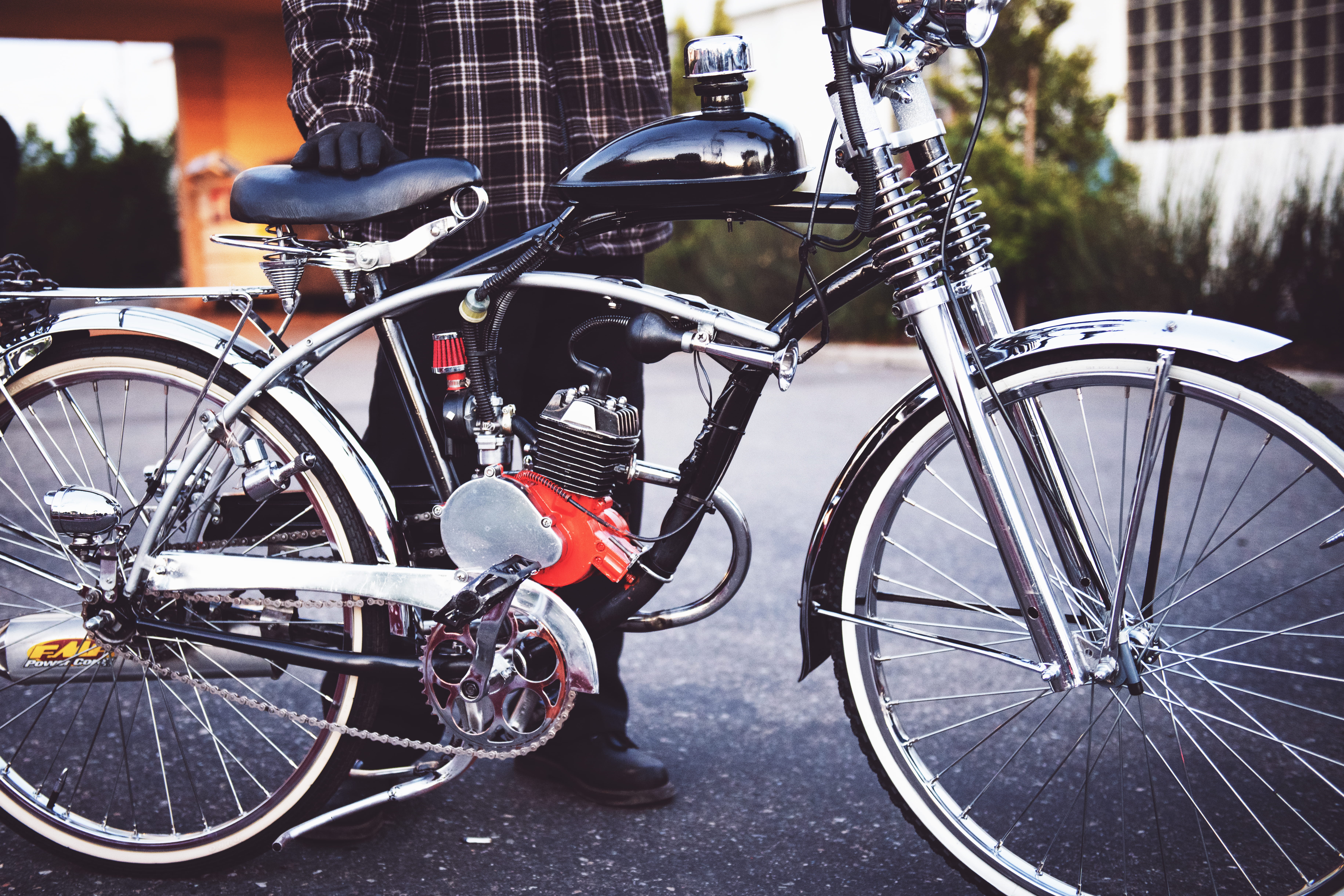 spoke, bike, pedal, engine, mode of transportation, chrome, no people, black, metallic, gray, focus on foreground, holding, horn, street, electric bike, HD Wallpaper