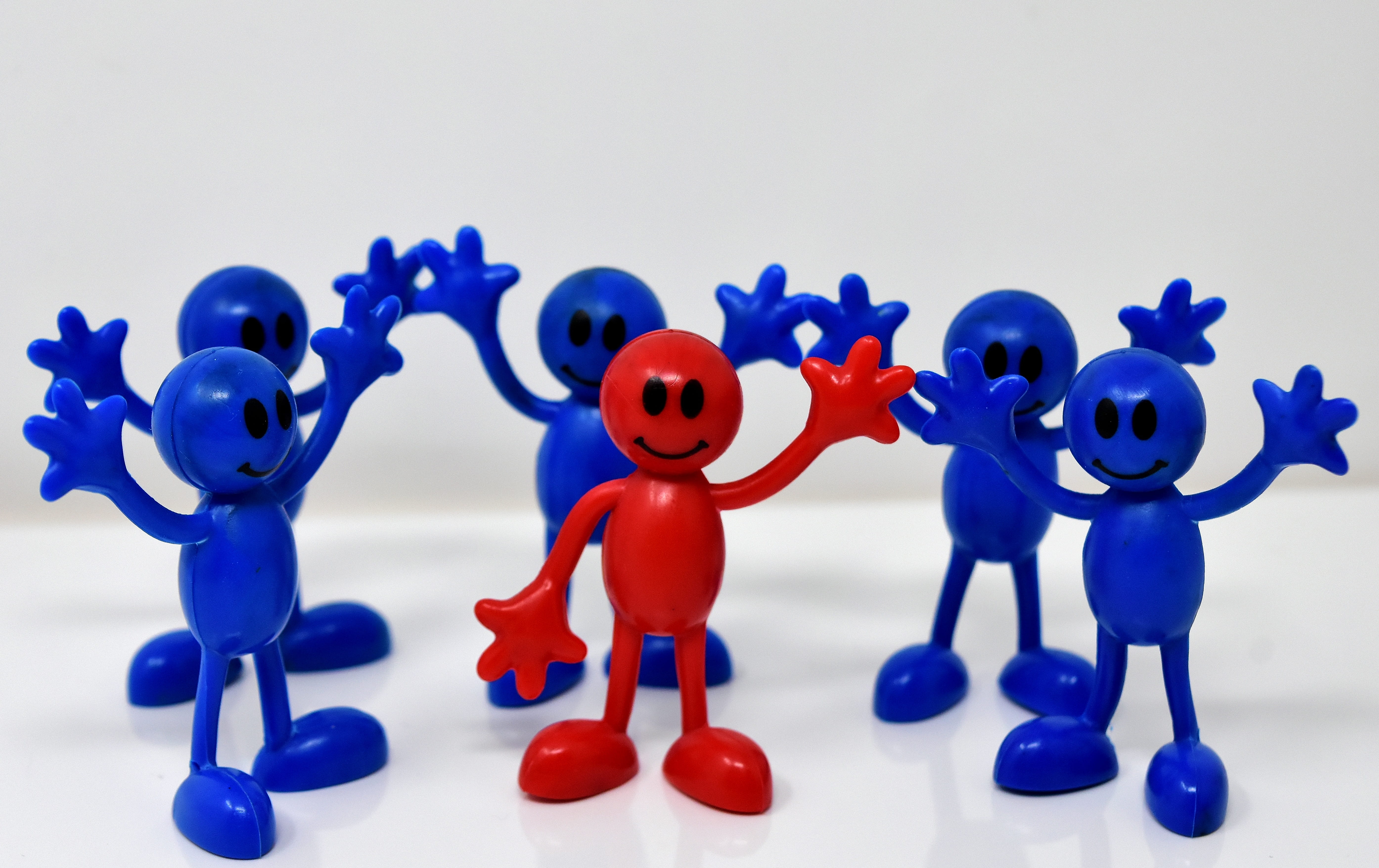 colorful, large group of objects, 5K, males, red, five, toy, fun, studio shot, teamwork, smilies, togetherness, surrounded, team, smile, stickman, figures, HD Wallpaper