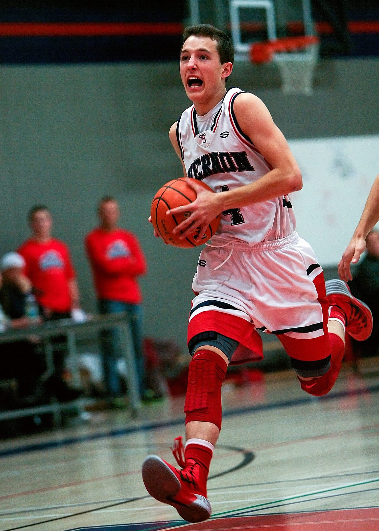 leisure activity, action, athlete, 1080P, canada, indoors, teamwork, high school, playing, basketball - sport, people, sport, team leader, child, motion, Phone HD Wallpaper