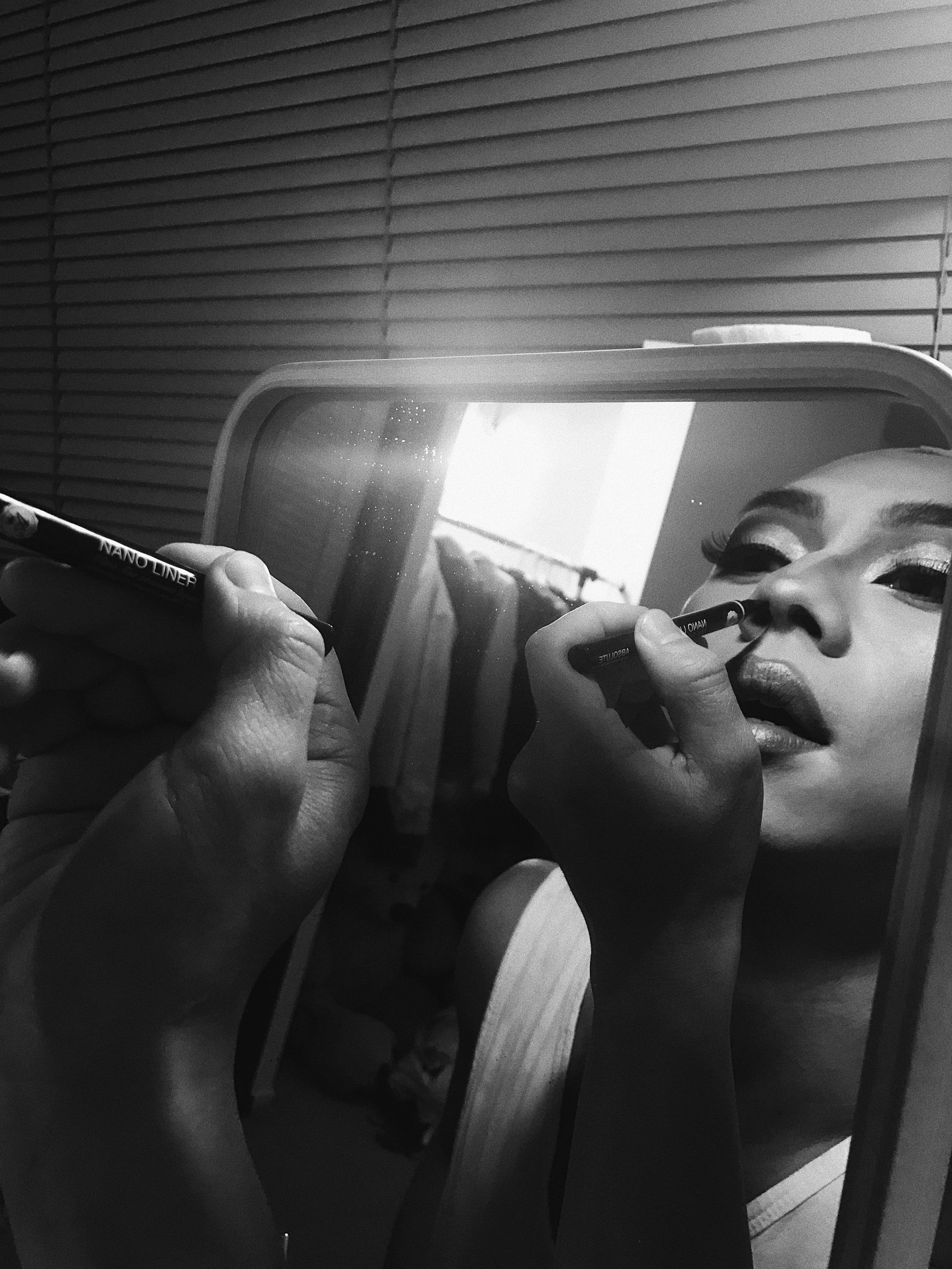 gender, applying, preparation, lips, adult, male, female, women, united states, paint, san francisco, makeover, art, beautiful woman, lifestyles, eyeliner, Phone HD Wallpaper