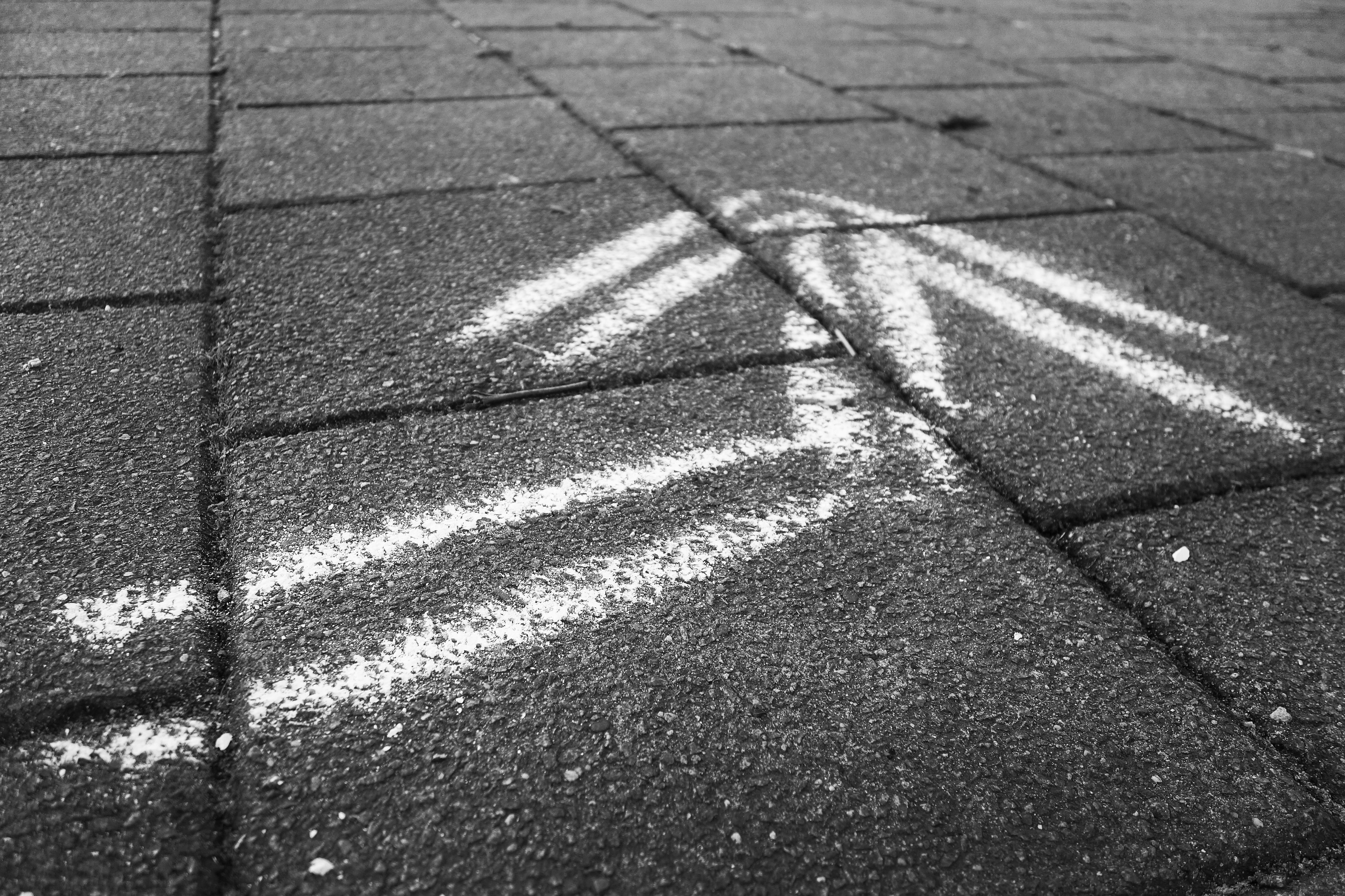 direction, white arrow, asphalt, marking, guidance, pattern, the right way, paving stone, road marking, focus on shadow, chalked arrow, symbol, turn, indication, HD Wallpaper