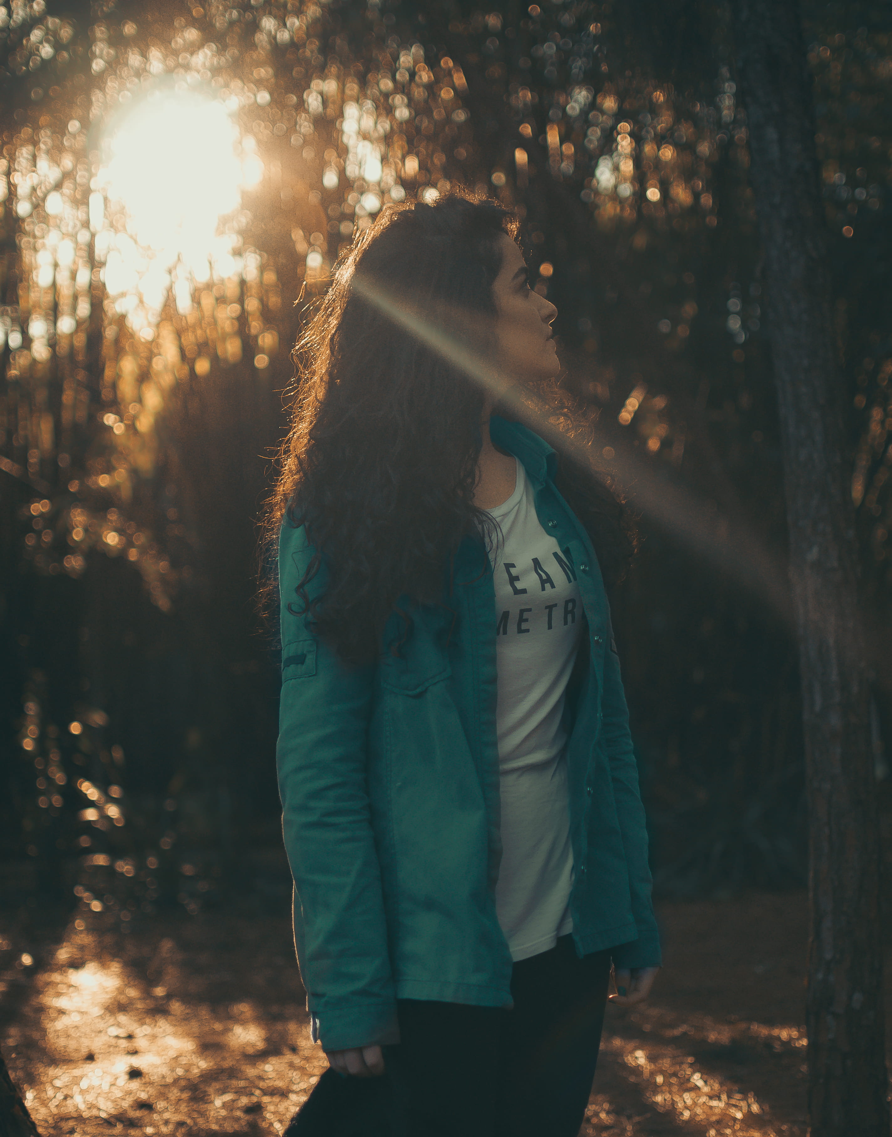 alone, girl, trees, sun, outdoors, hair, sunrays, young adult, three quarter length, casual, scarf, clothing, casual clothing, park, lens flare, 2K, one person, Phone HD Wallpaper