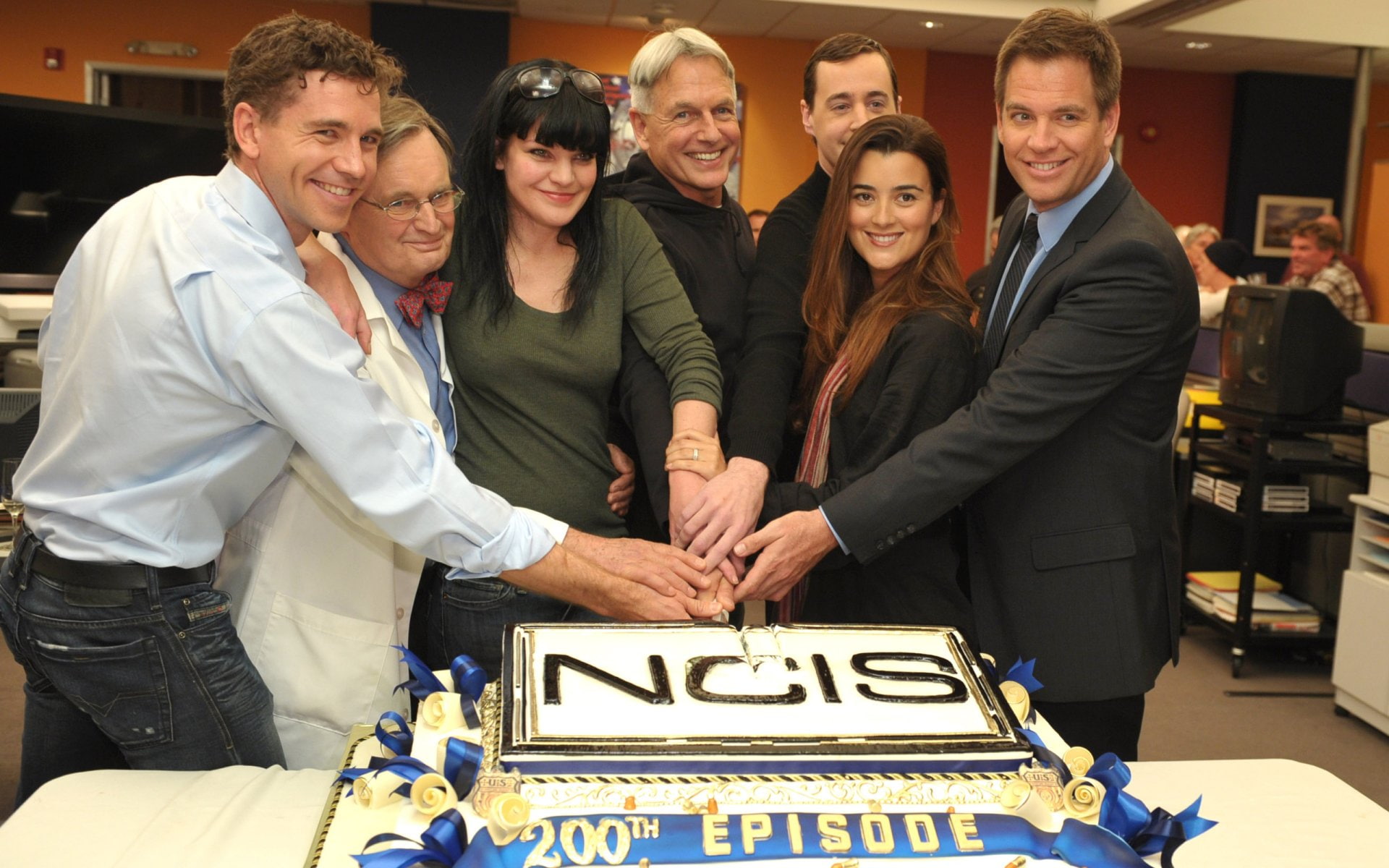 Dr. Donald Mallard, Leroy Jethro Gibbs, Ziva David, TV Show, women, cheerful, females, people, emotion, David McCallum, three quarter length, Cote De Pablo, HD Wallpaper