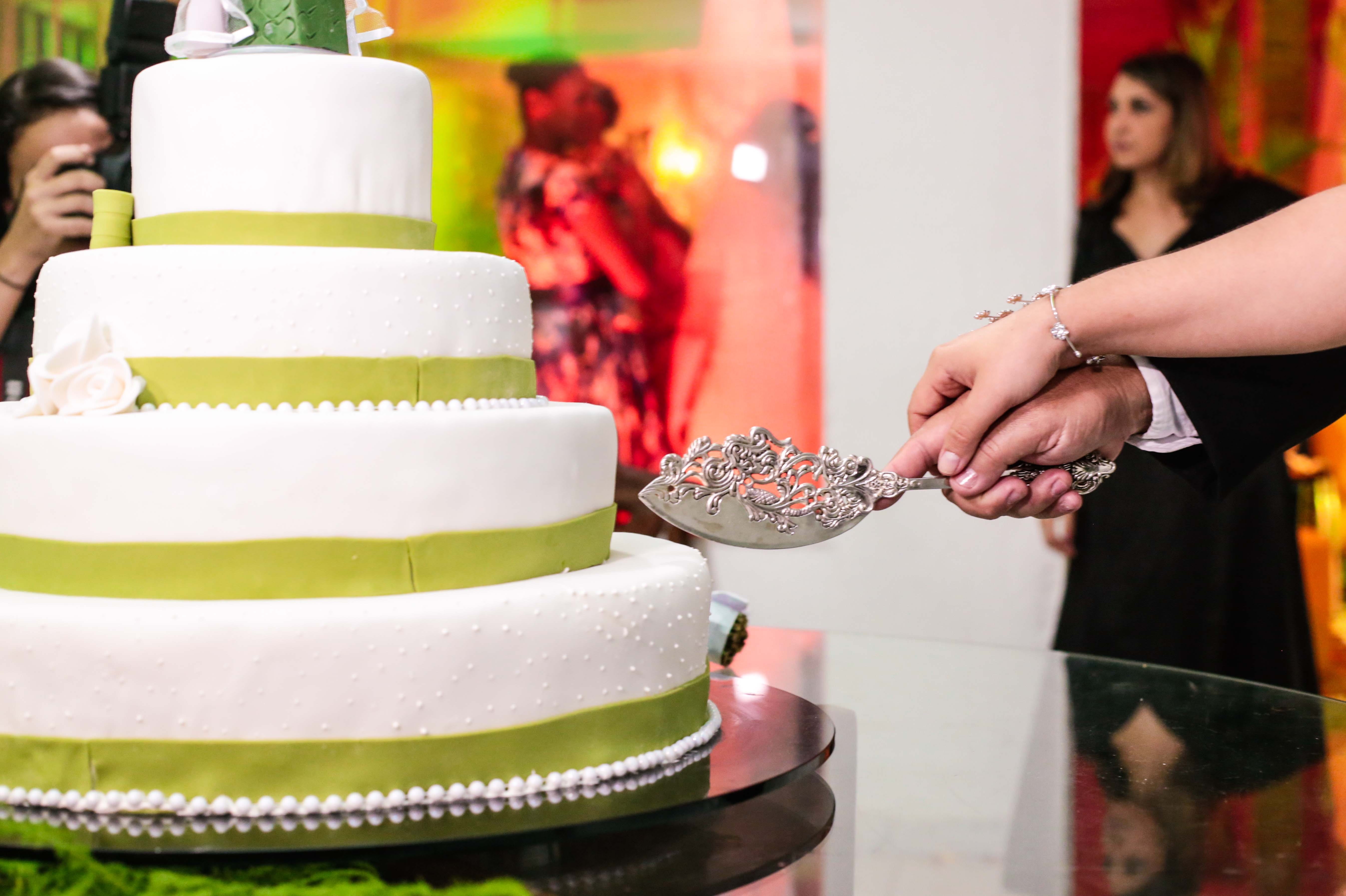 unhealthy eating, finger, temptation, dessert, celebration, bride, cake, groom, food, slicer, women, incidental people, people, festivity, focus on foreground, HD Wallpaper