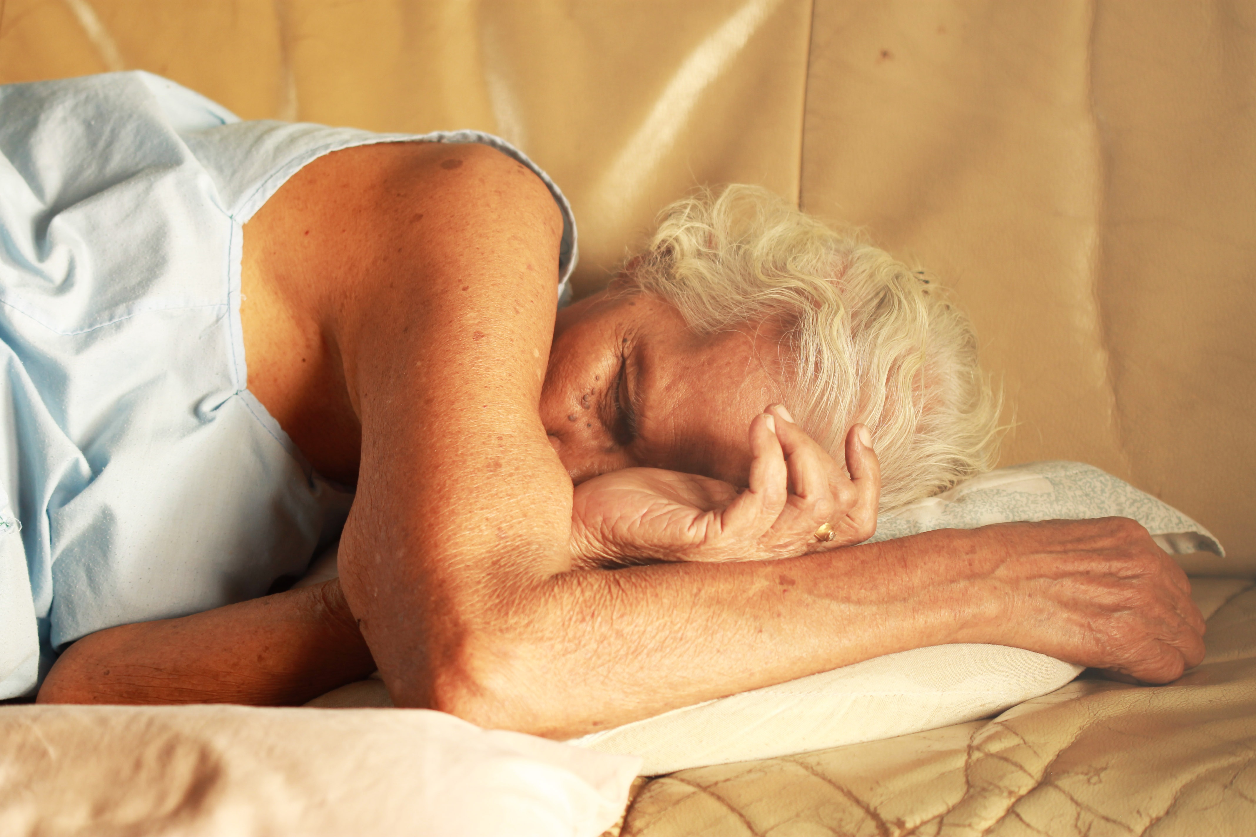 senior adult, 4K, relaxation, home, women, gray hair, resting, furniture, sadness, lying Down, people, mae, jesse, adult, one Person, provider, sleeping, HD Wallpaper