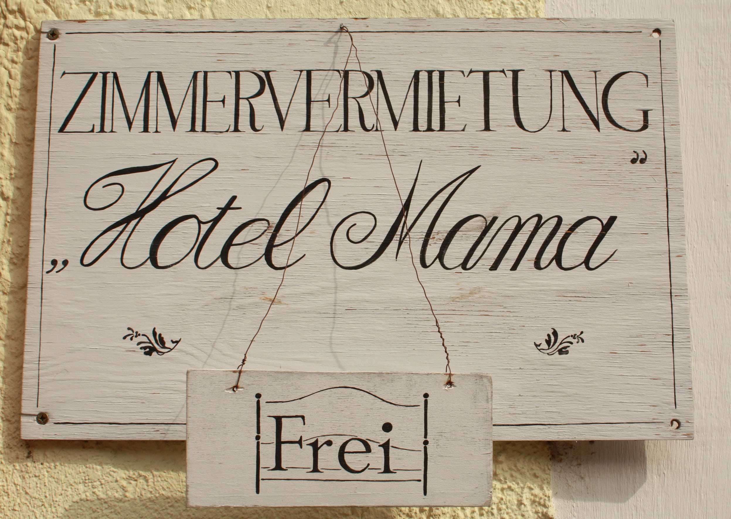 hotel, mother hen, mama, human representation, provide, gray, hanging, mother, rooms for rent, closed, printed, black, complete, western script, warmth, HD Wallpaper