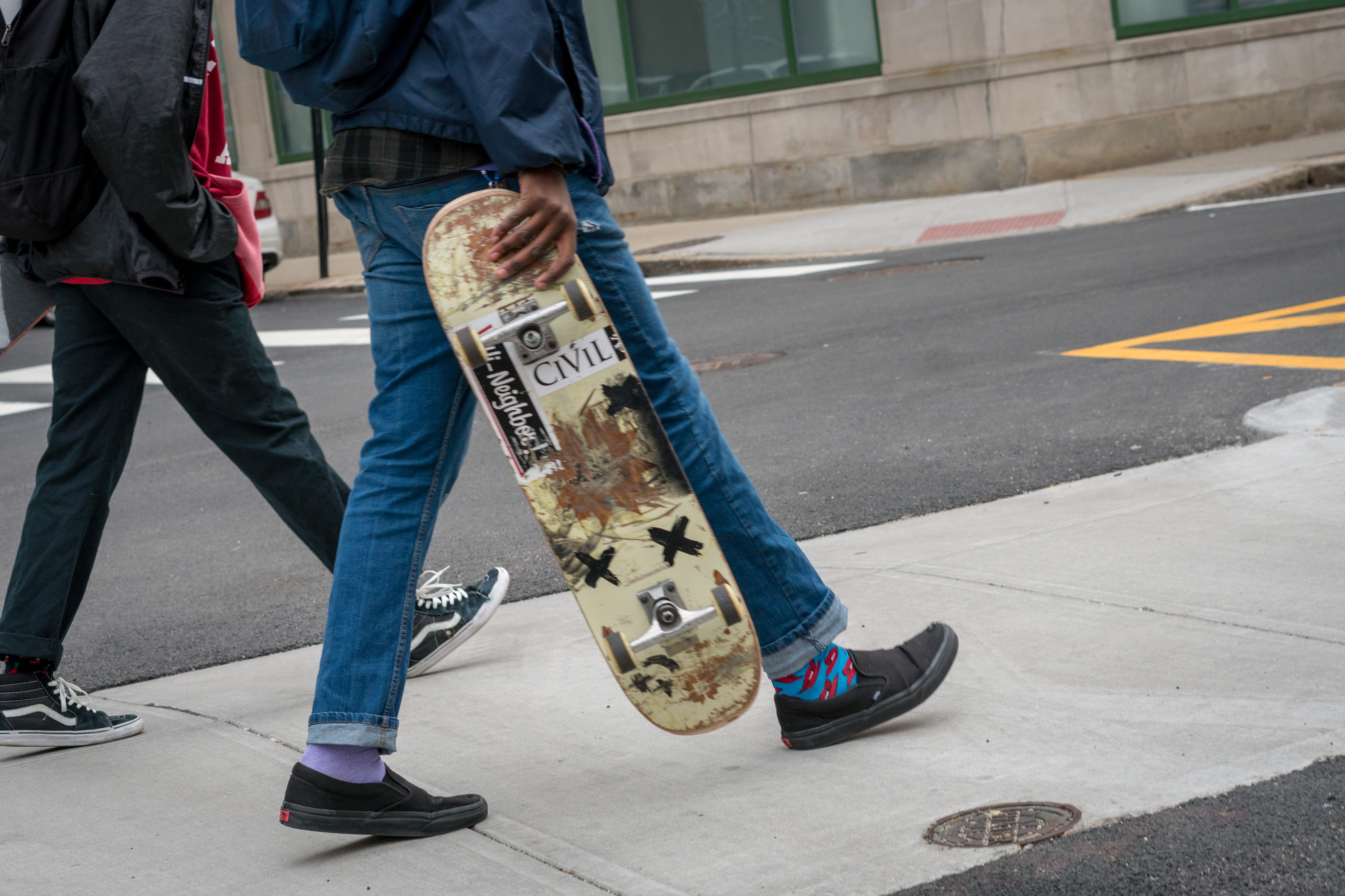 shoe, day, human leg, city, low section, outdoors, united states, men, jeans, casual clothing, skateboard, one person, street, leisure activity, lifestyles, HD Wallpaper
