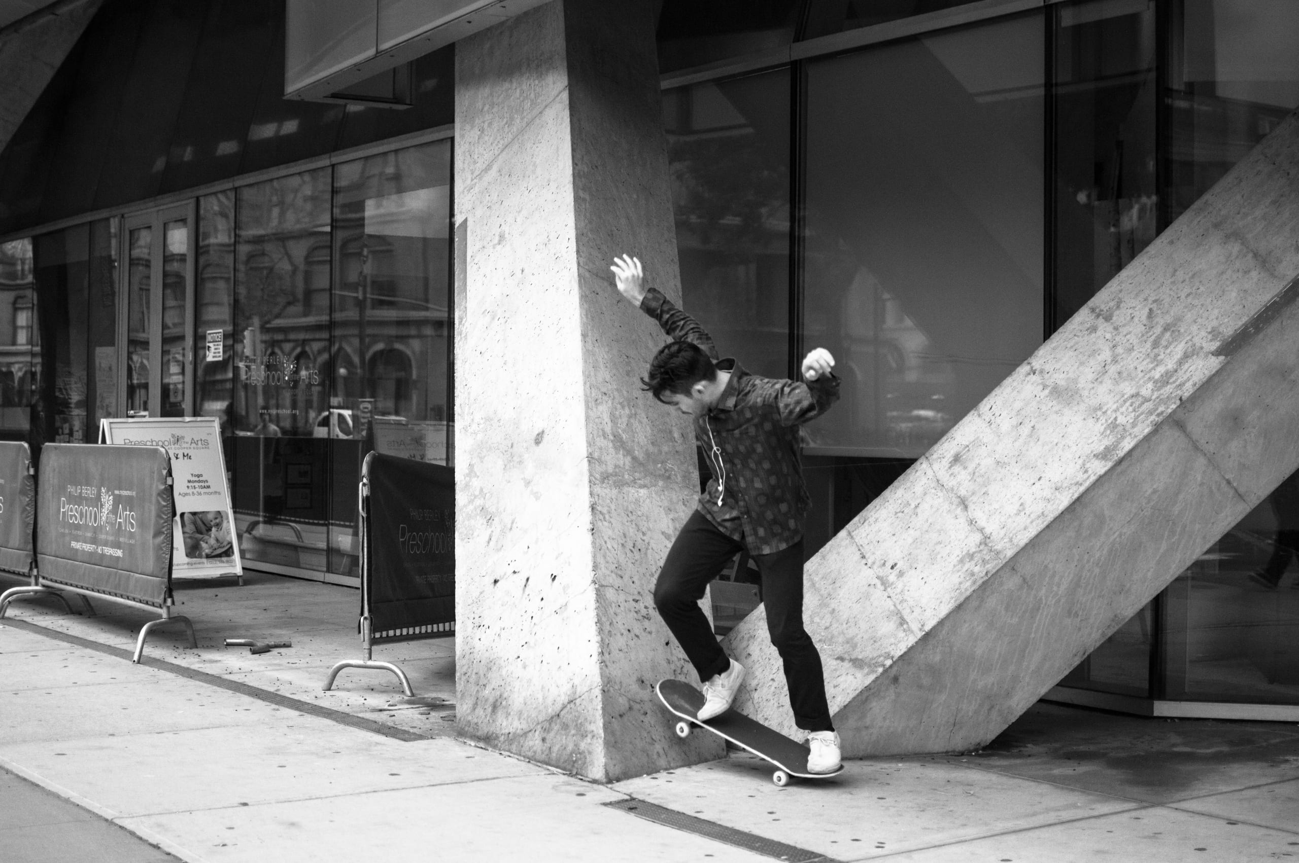 building, riding, skateboarding, built structure, action, real people, leisure activity, photography themes, skateboard trick, nyc, technology, security, HD Wallpaper