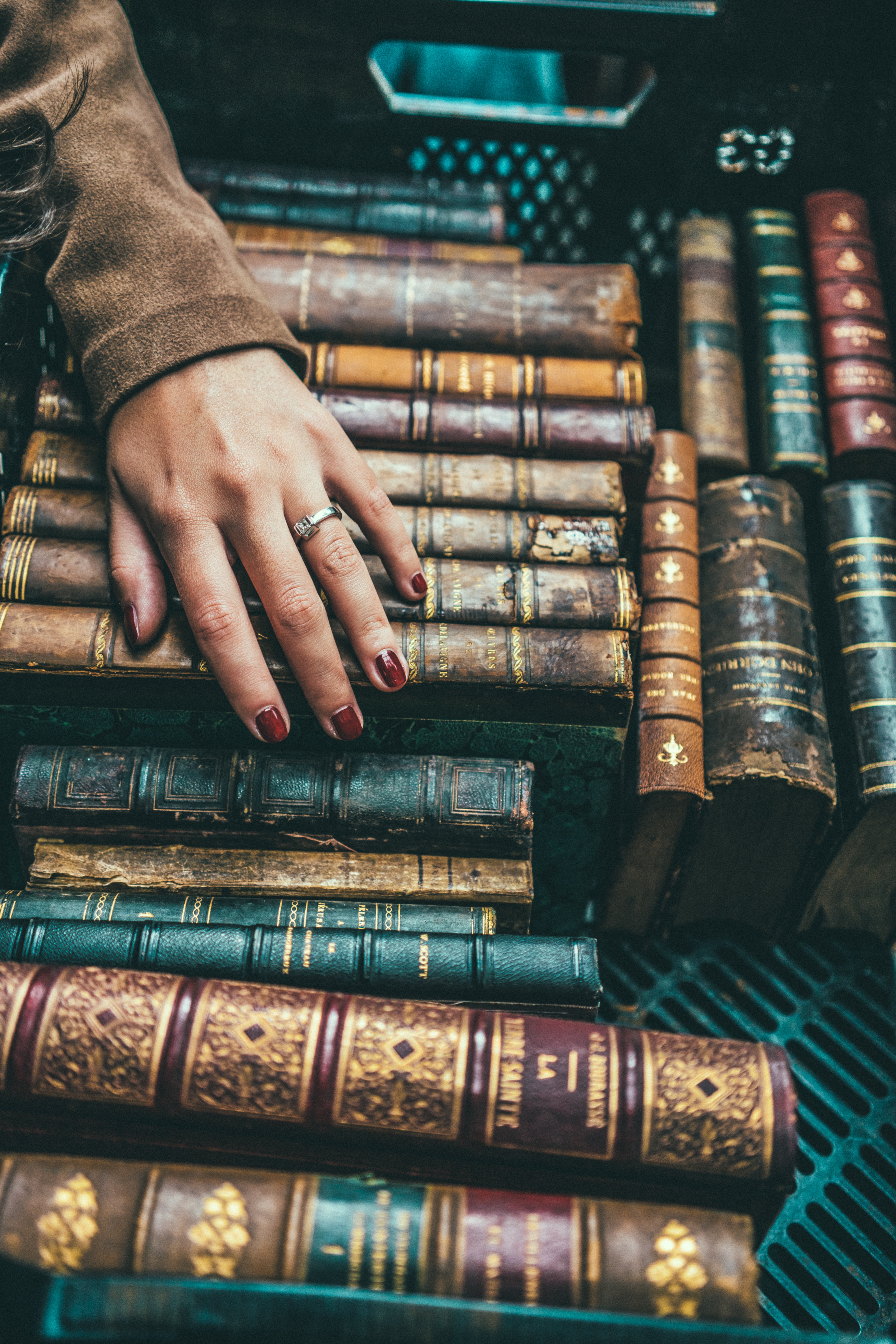 library, adult, assorted, women, dirty, lifestyles, cultures, education, indoors, old-fashioned, hand, stack, human Hand, men, book, real people, manicure, Phone HD Wallpaper