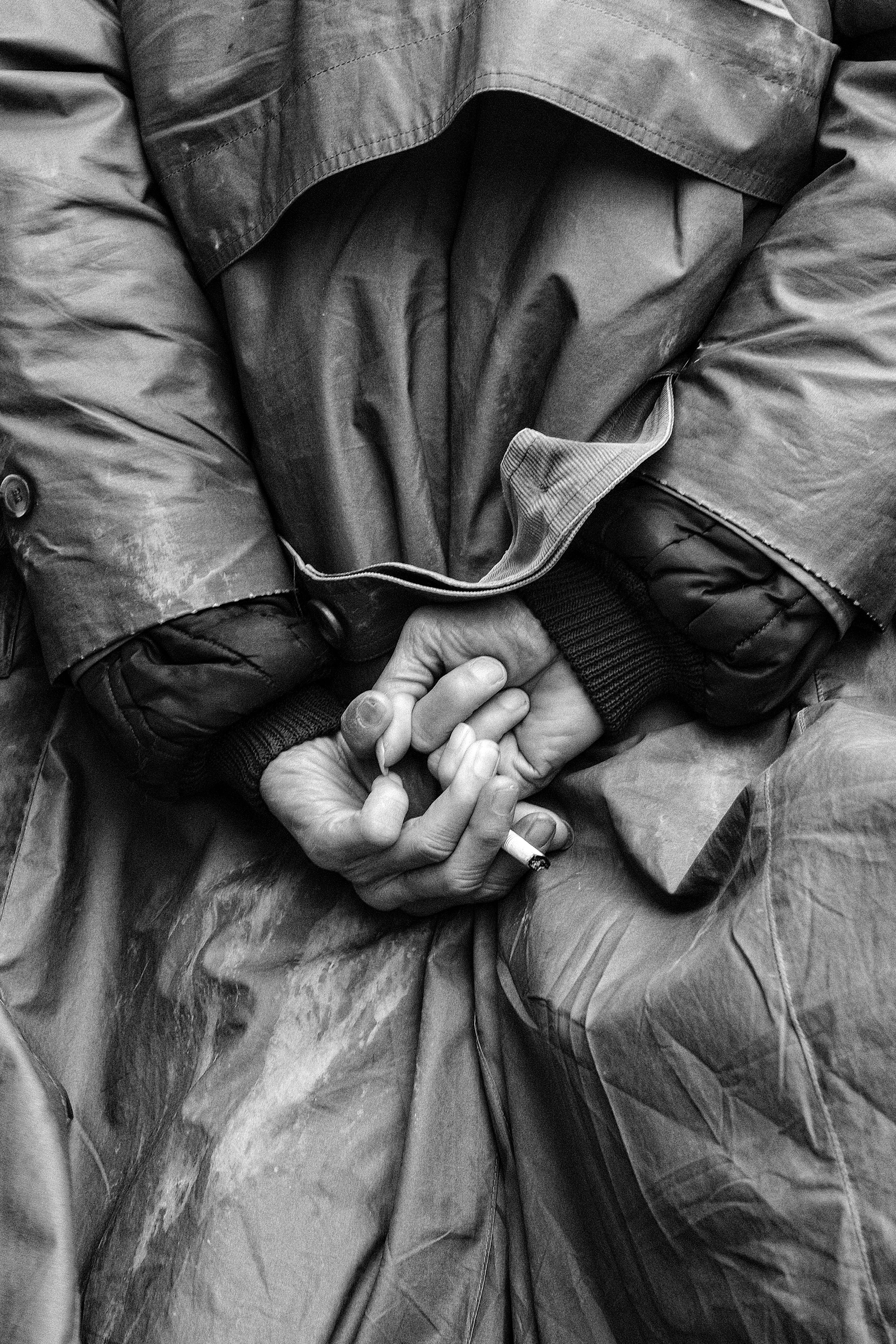 indoors, hand, hands, textile, 5K, human Hand, holding, front view, males, one Person, sheet, bedroom, men, high angle view, close-up, furniture, adult, Phone HD Wallpaper